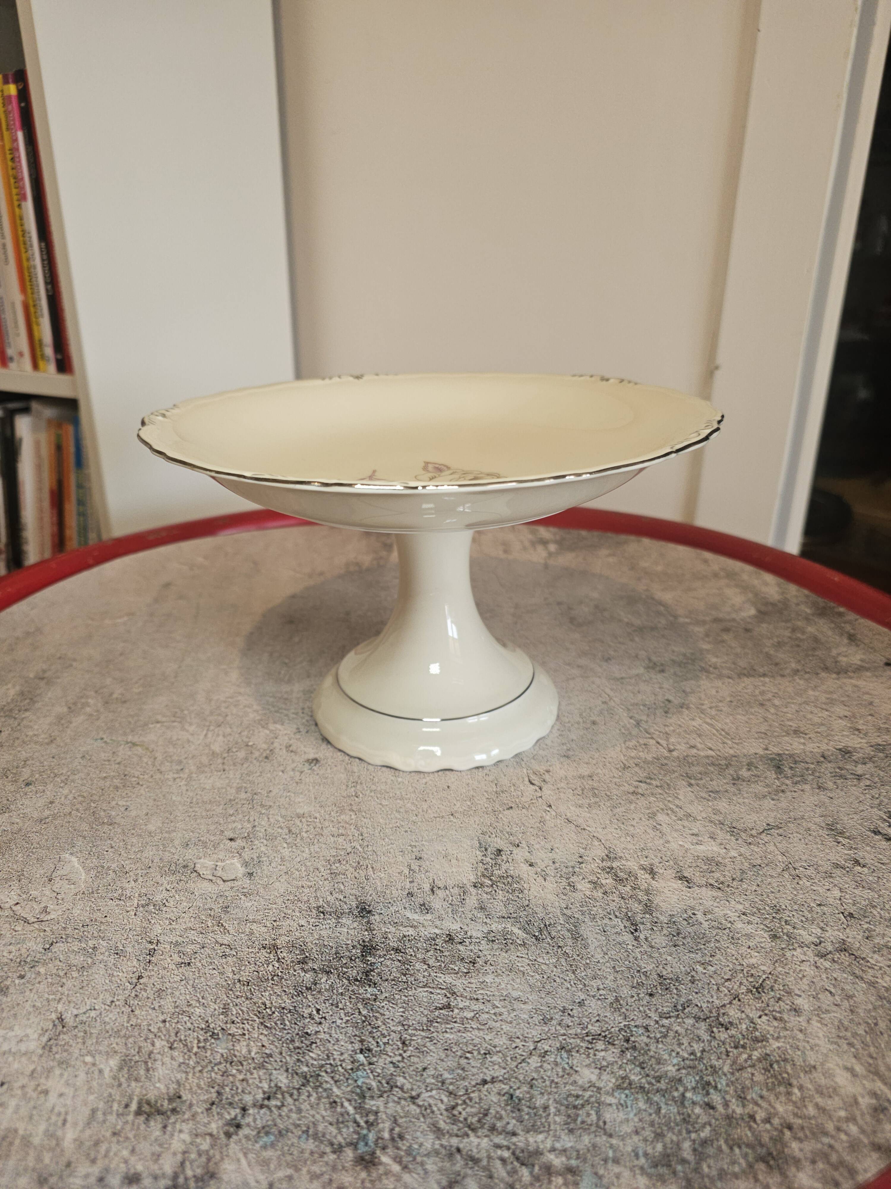 Beige/white porcelain compote from Royal Eelag with a rose pattern.