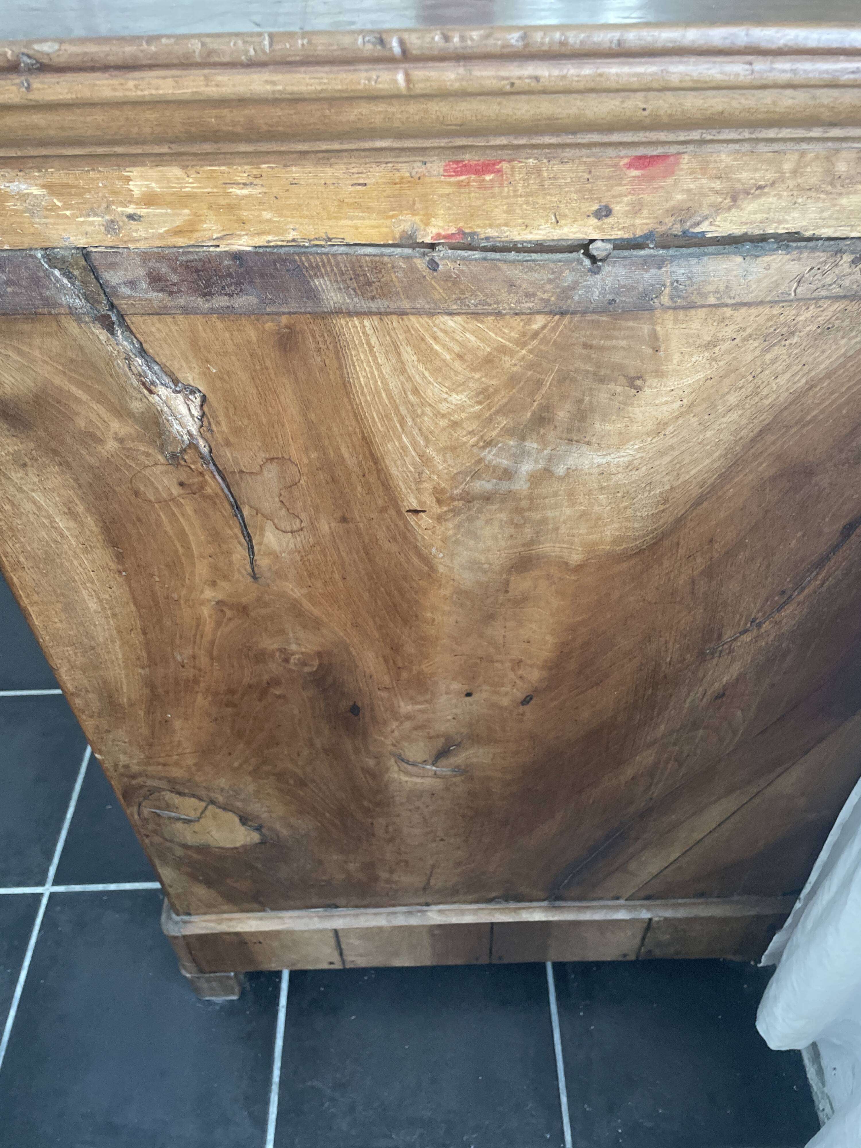 Antique chest of drawers