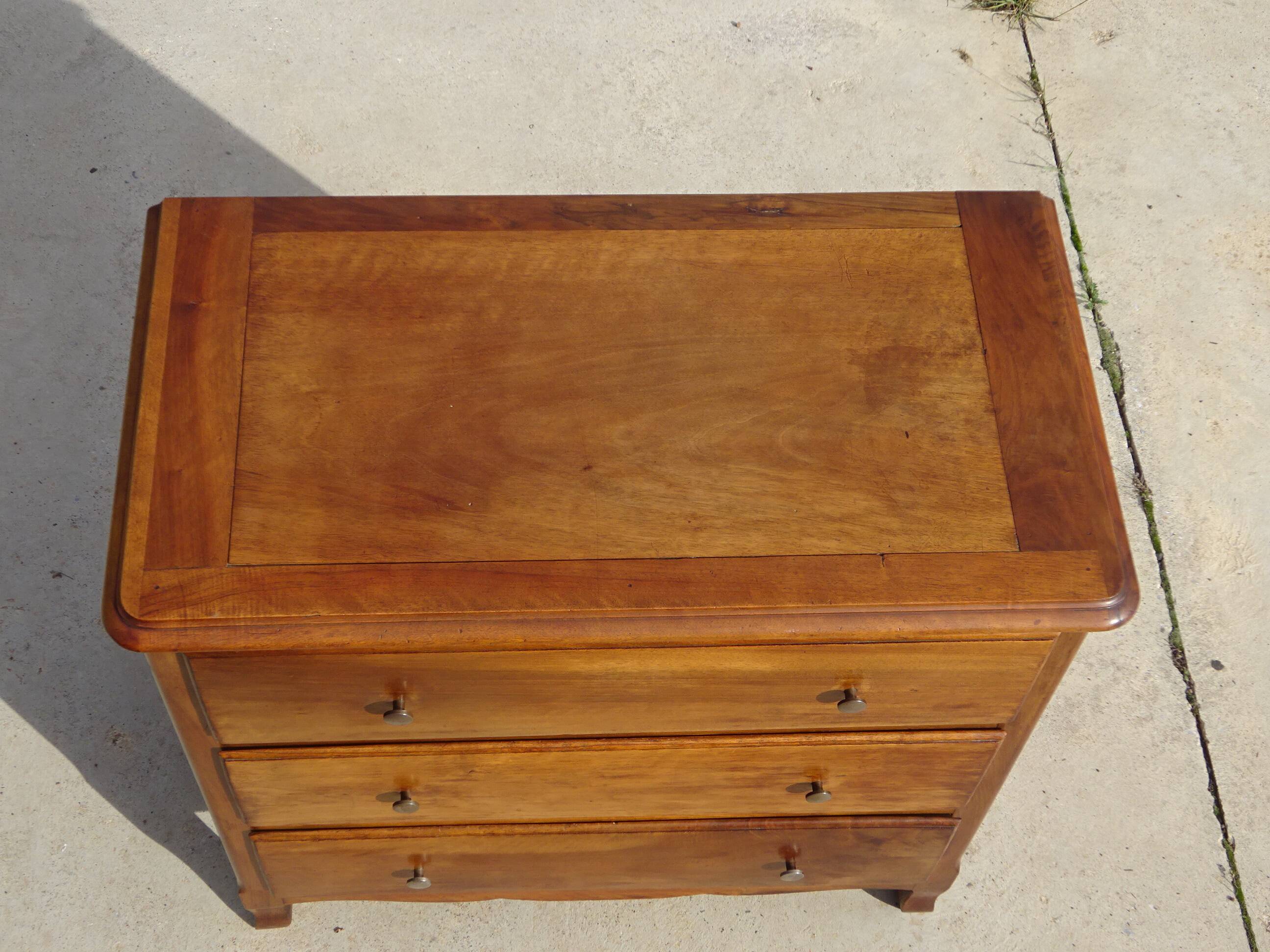 Simple walnut chest of drawers