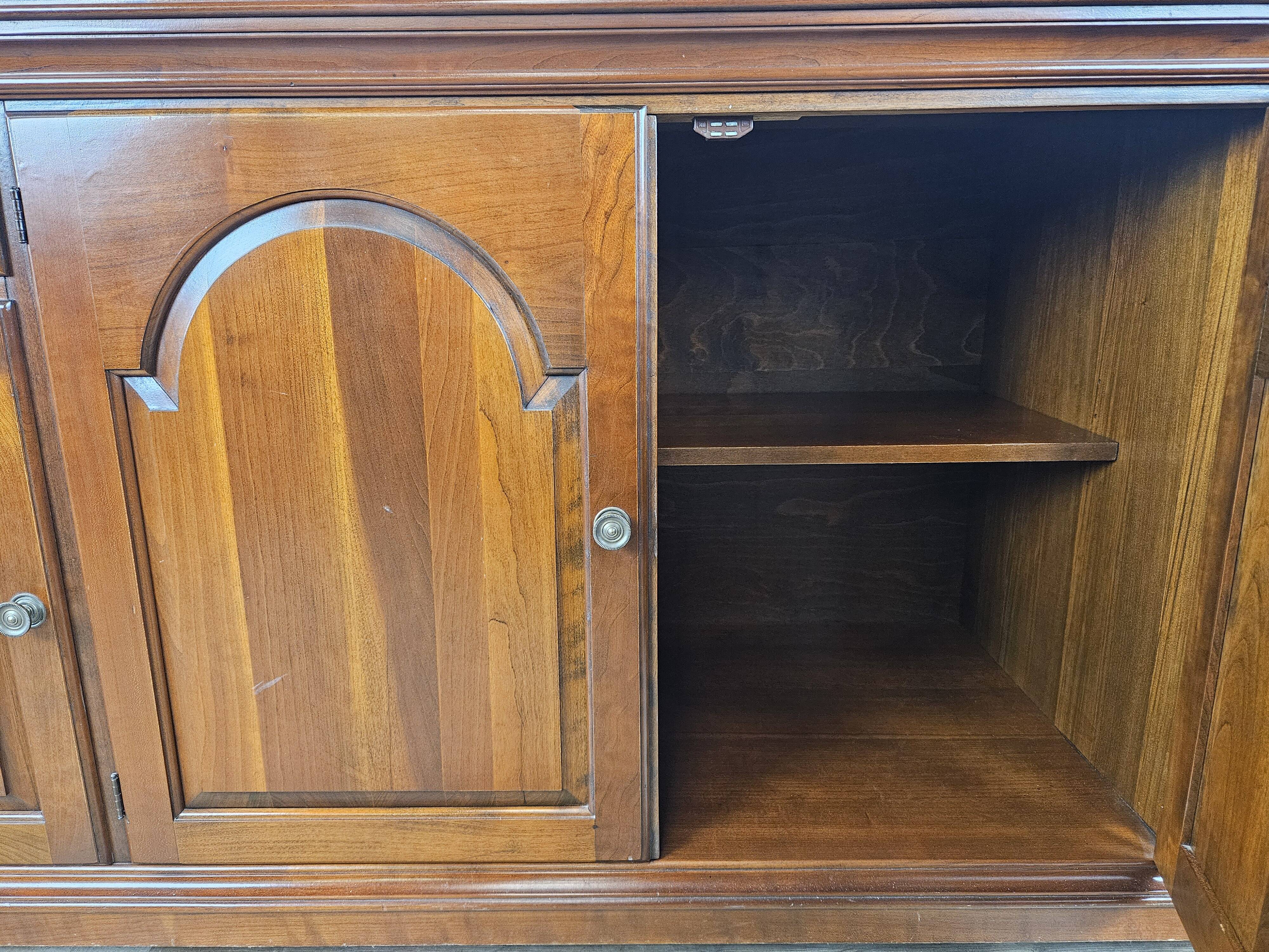 Buffet de Fantoni en massif merisier