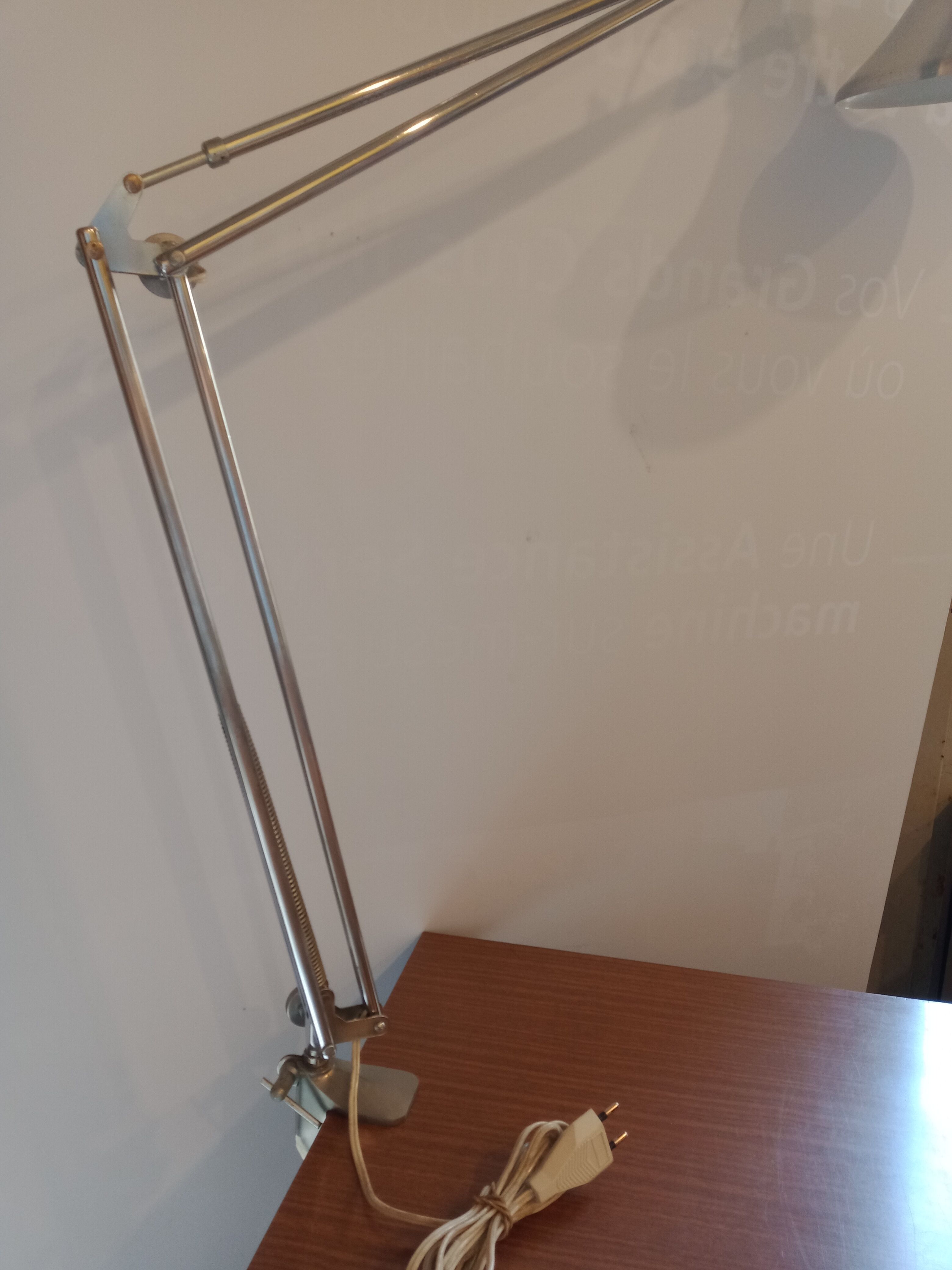 Articulated architect's lamp