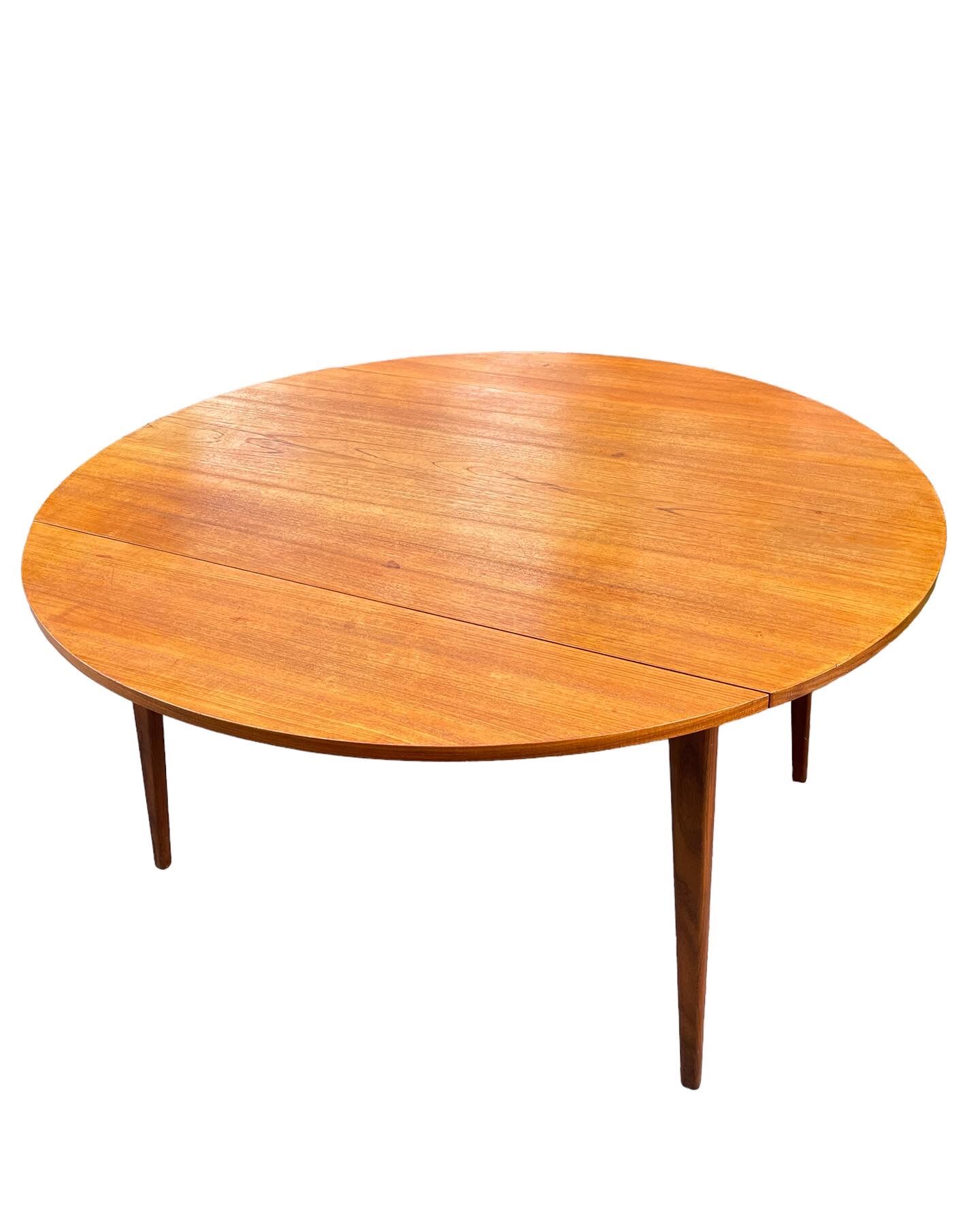 Wébe dining table
