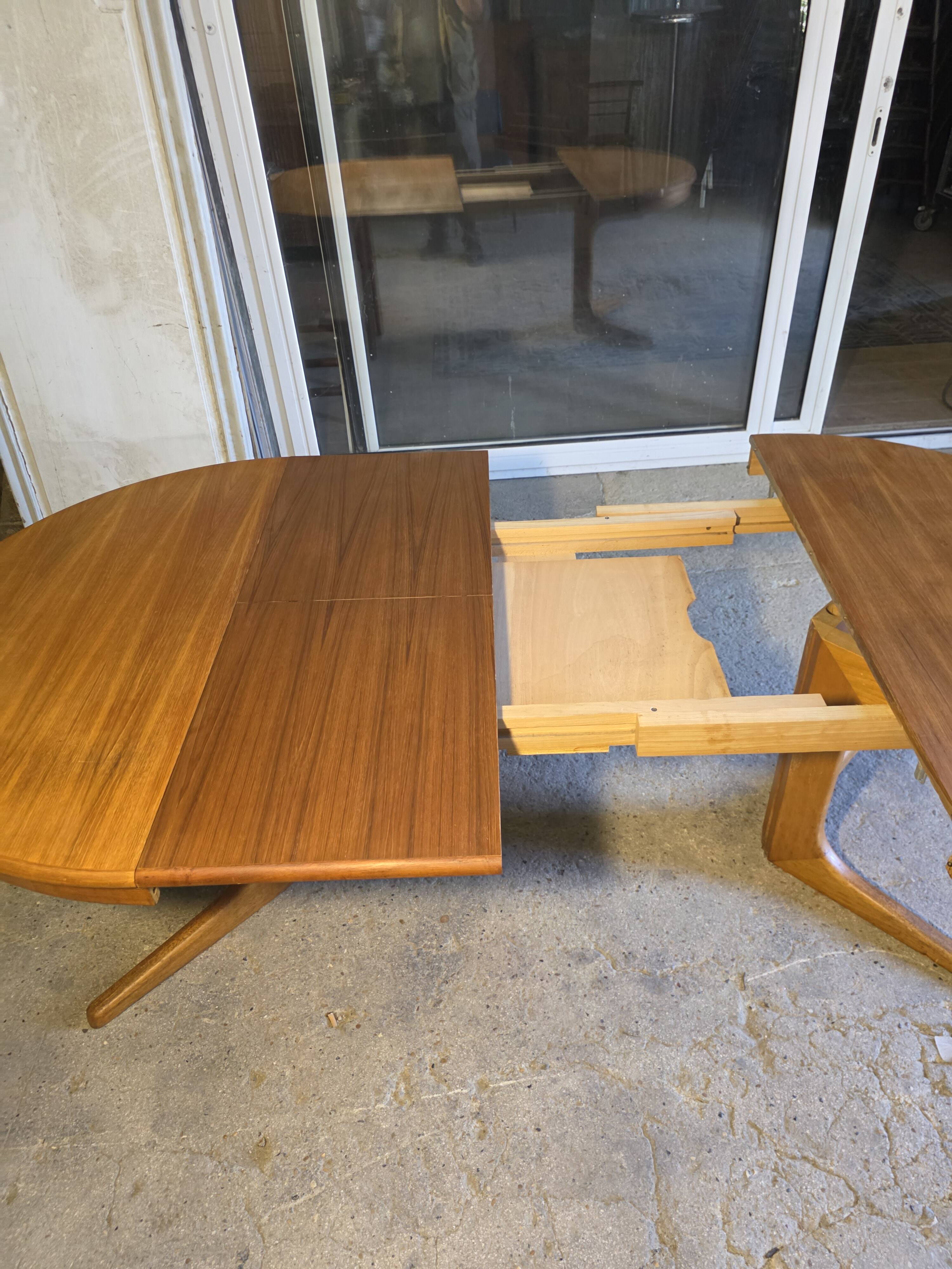 Table extensible Baumann en teck des années 60, (2 rallonges)