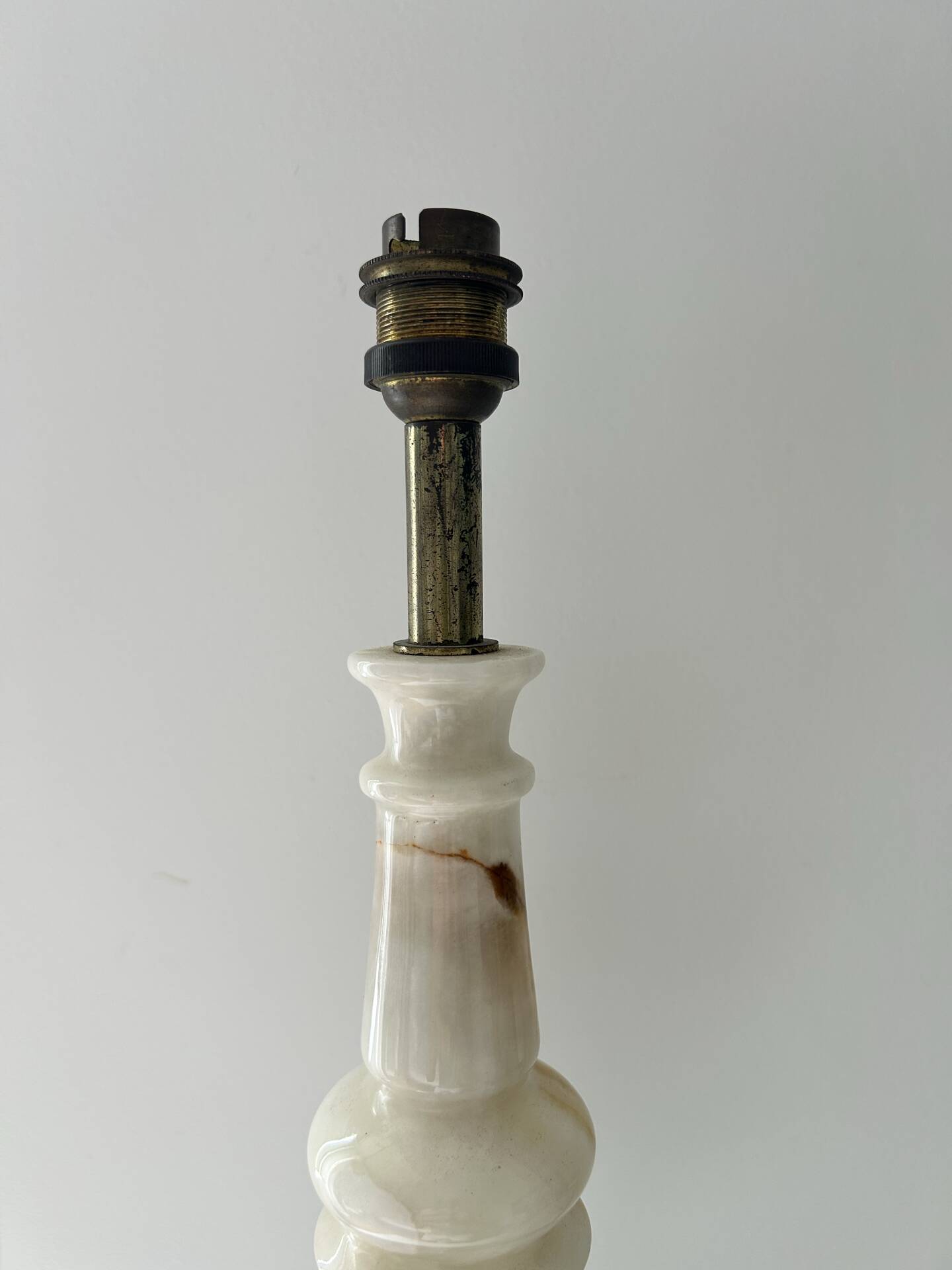 Grande lampe onyx et macramé 
