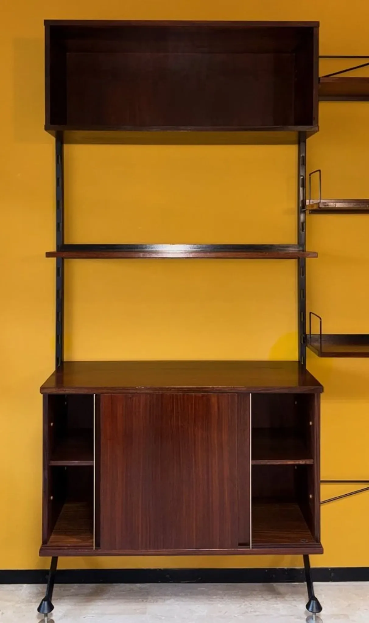 Modular library Urio in teak by Ico & Luisa Parisi for MIM, Rome, 1960s.