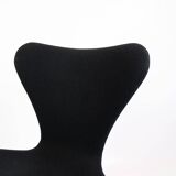 Set Of 4 Seven Chairs Model 3107 Original Upholstered In Black Fabric By Arne Jacobsen