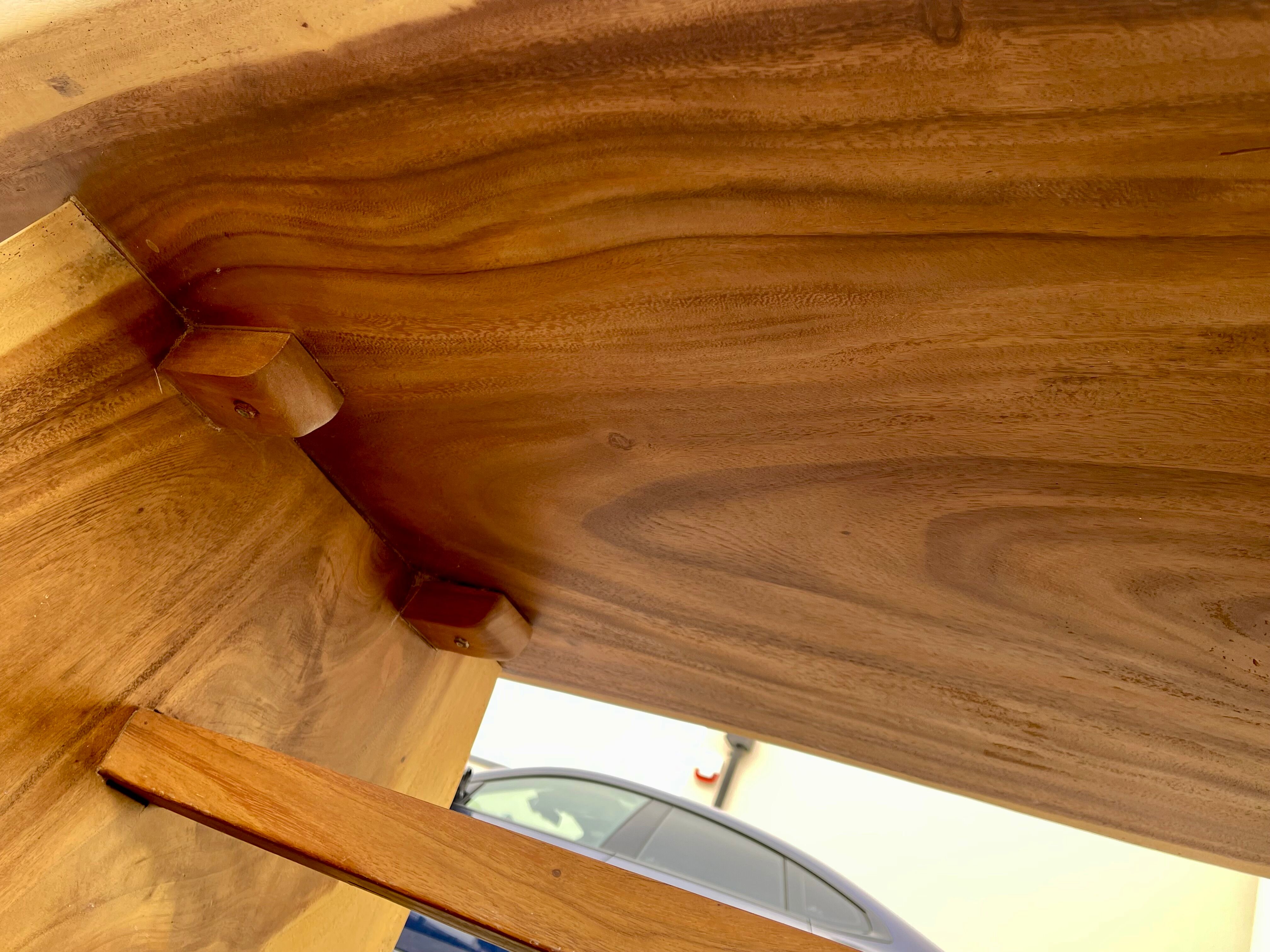 Coffee table in solid Suar