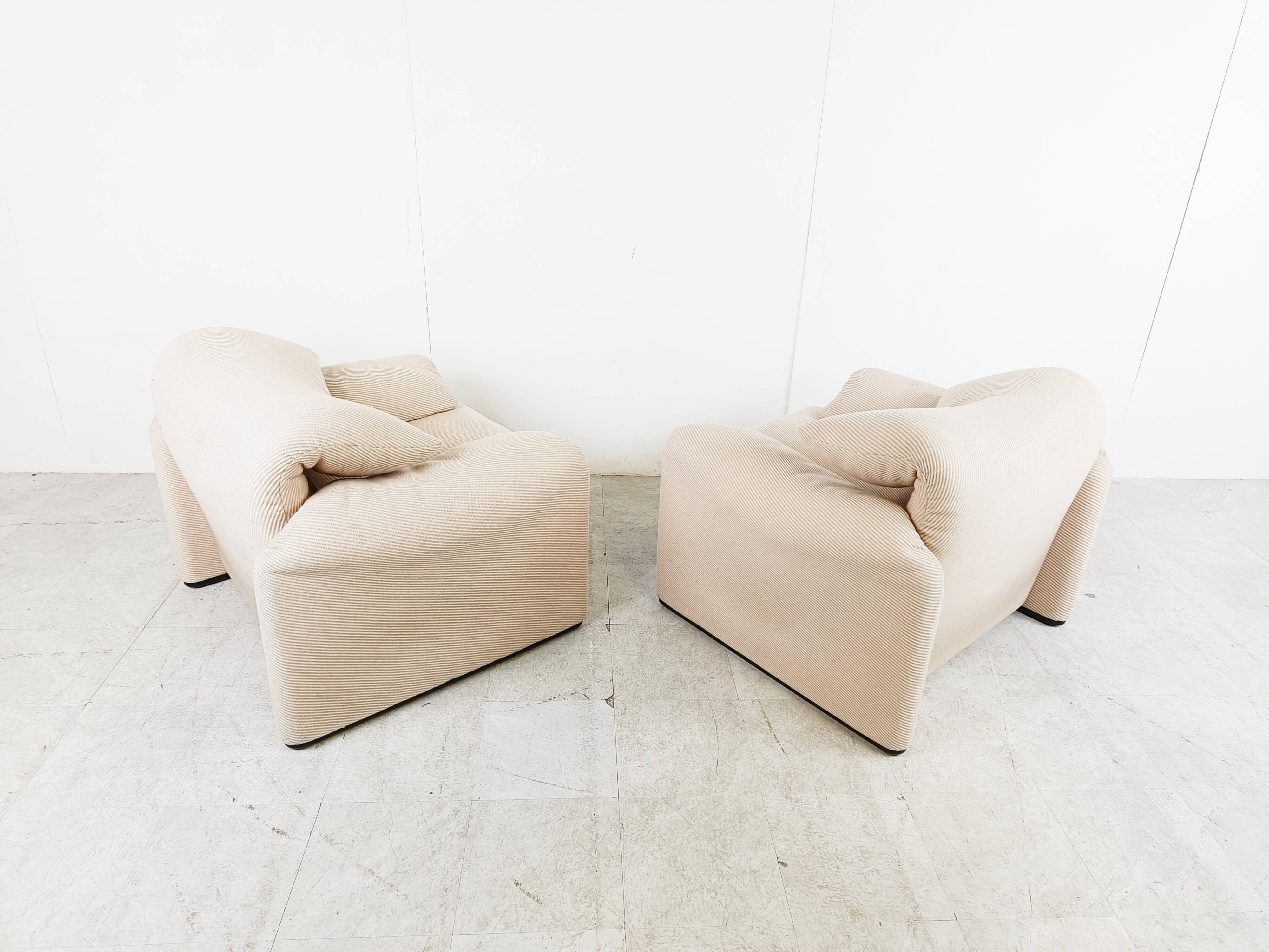 Paire de fauteuils Maralunga par Vico Magistretti pour Cassina, 1973