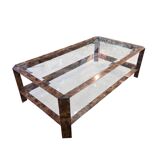 Table basse années 80 en métal gainé imitation loupe de noyer.