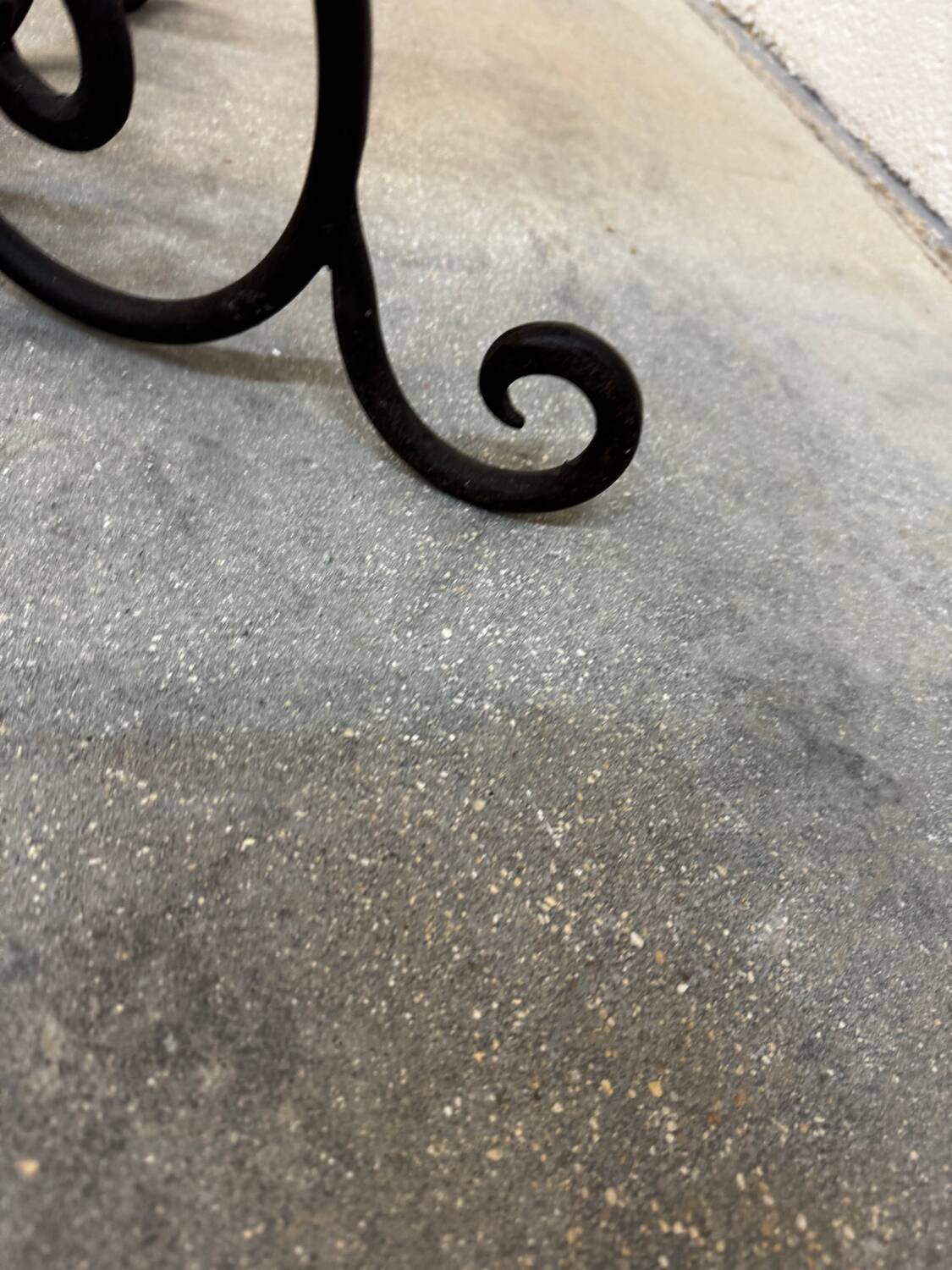 Outdoor table signed Grandi Maioliche Ficola hand-painted Italy