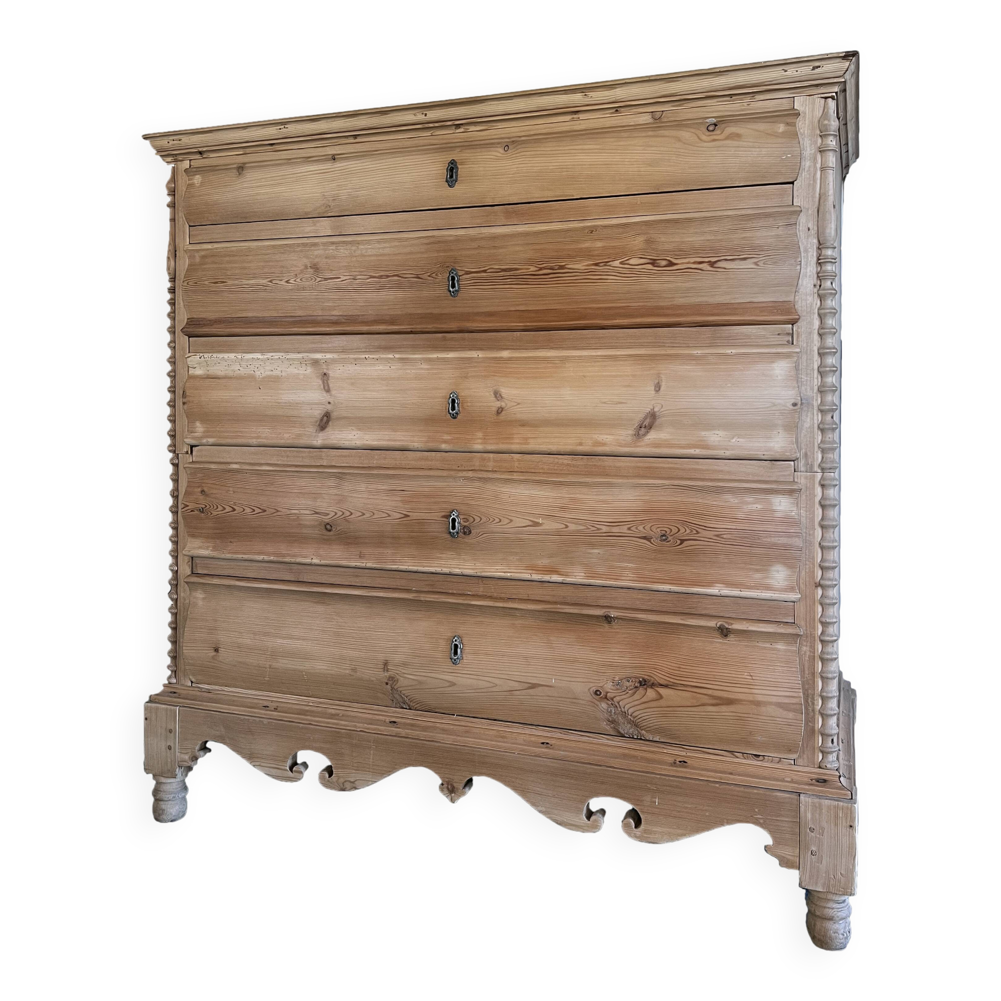 Large 19th century Scandinavian pine chest of drawers