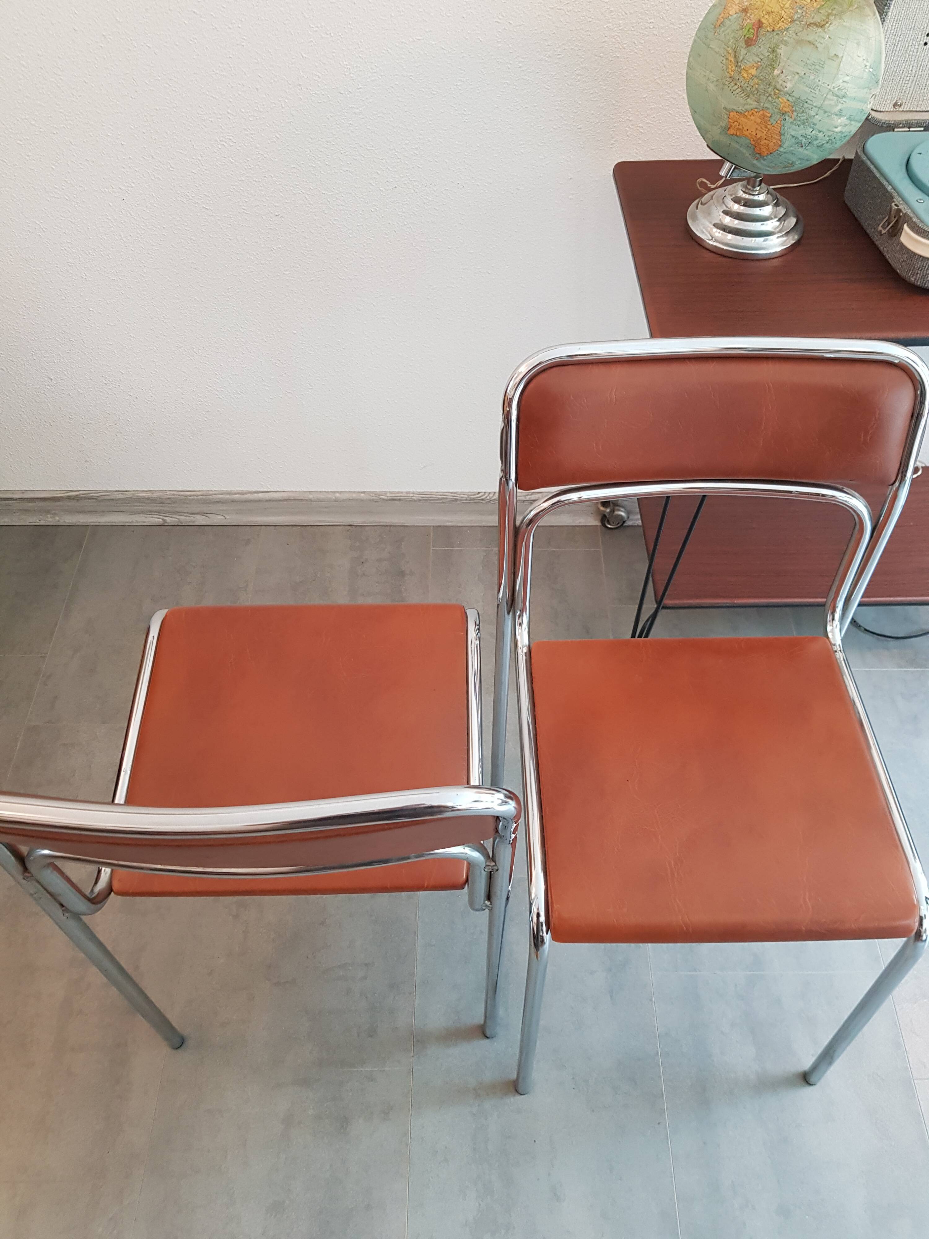 Paire de chaises chrome et skaï seventies