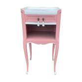 Chevet en bois peint en rose