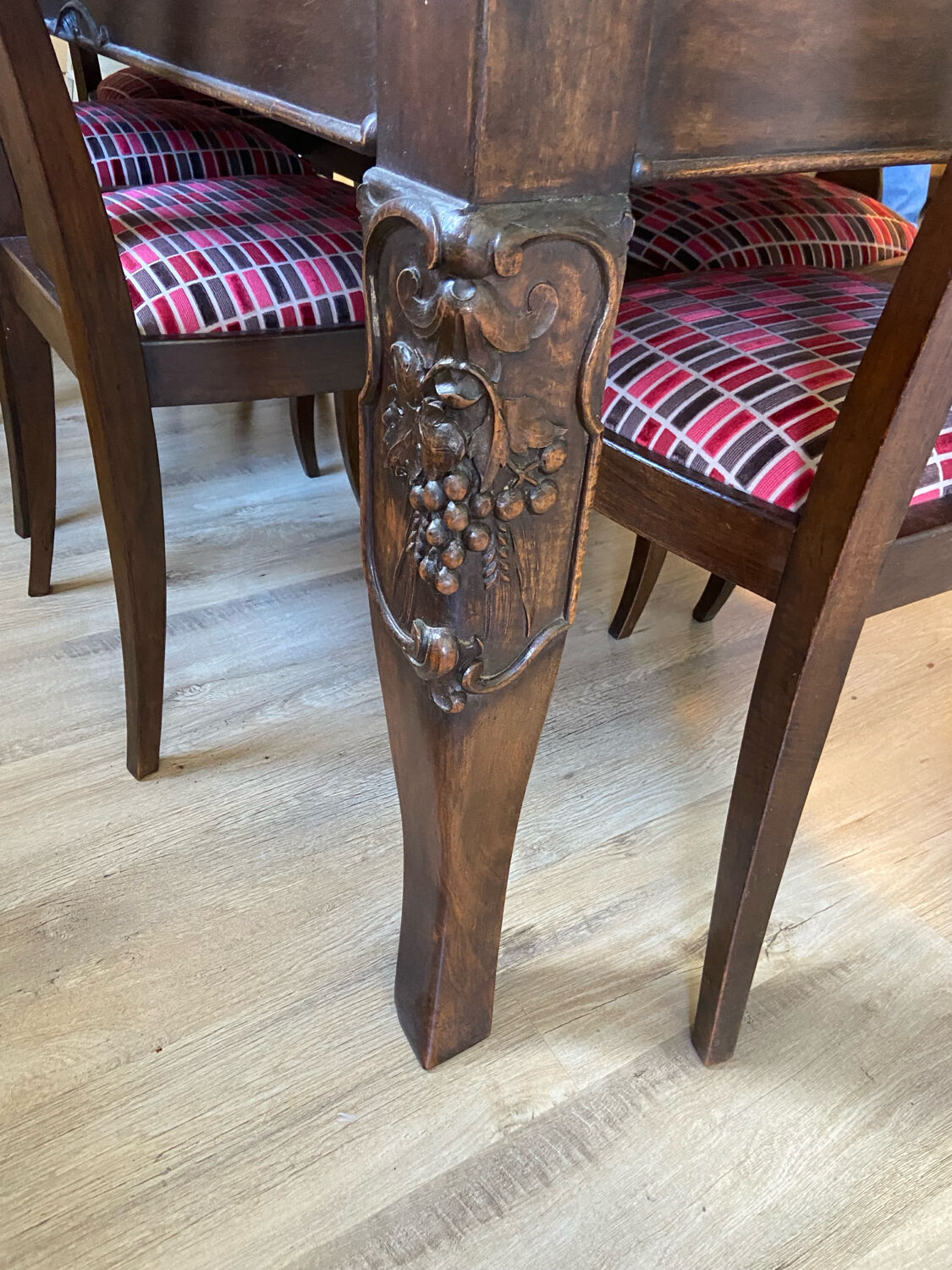 Dining table and 6 Art Deco chairs