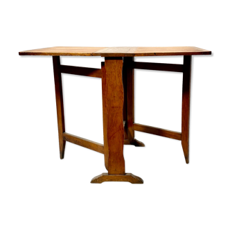 Table pliante en bois début XXème