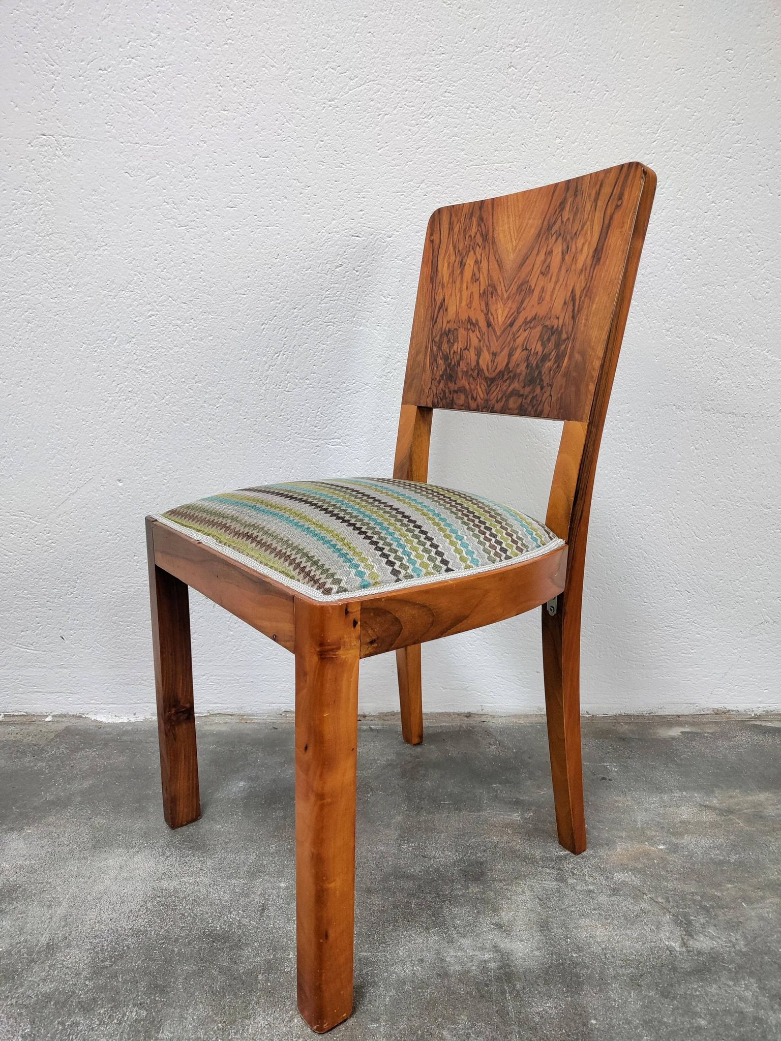 Set of six Art Deco dining chairs in walnut root veneer, 1940s.