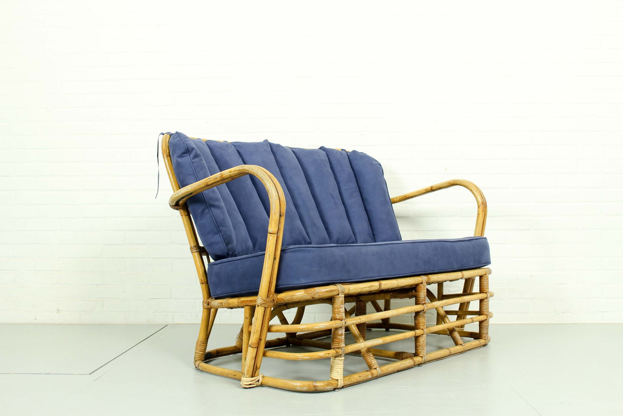 Ensemble rare de salon de rotin de milieu du siècle