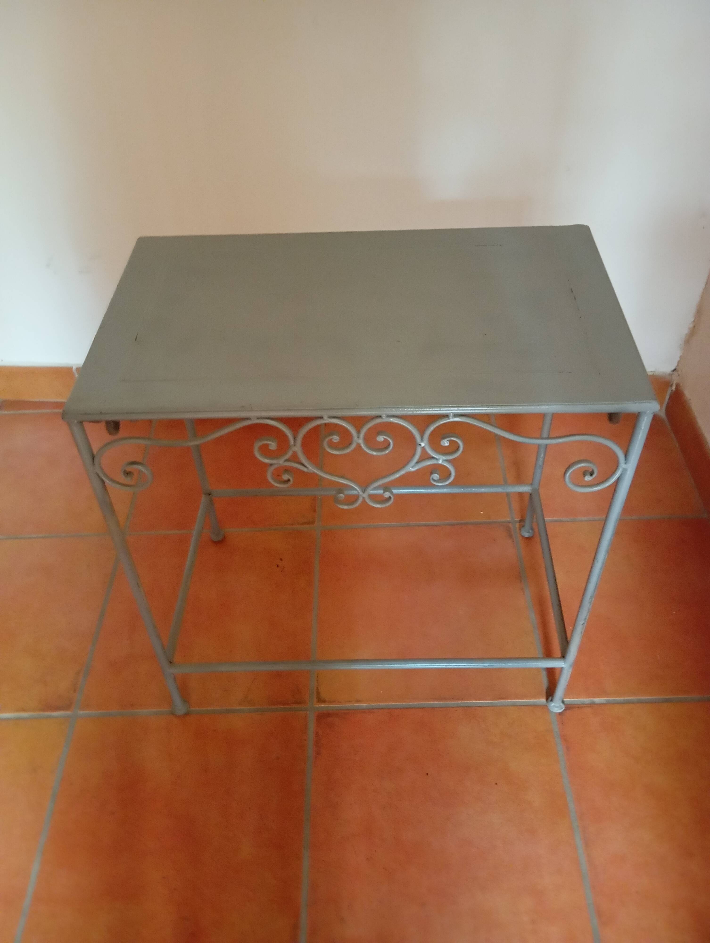 (small) vintage metal table