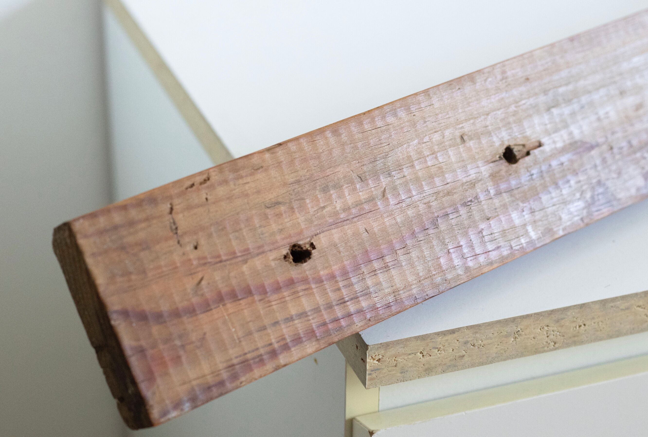 Wall coat rack in wood and metal