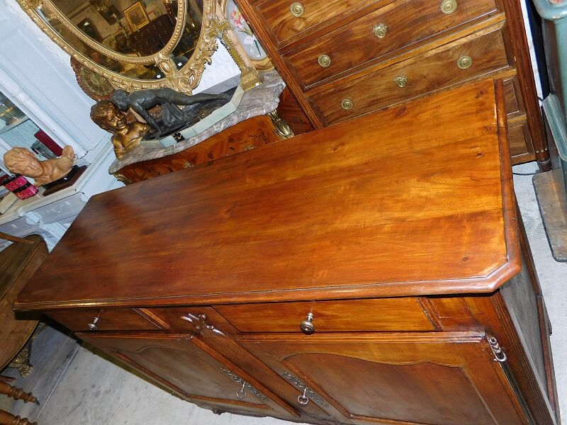 Bahut Louis XV in merisier of the 18th siecle