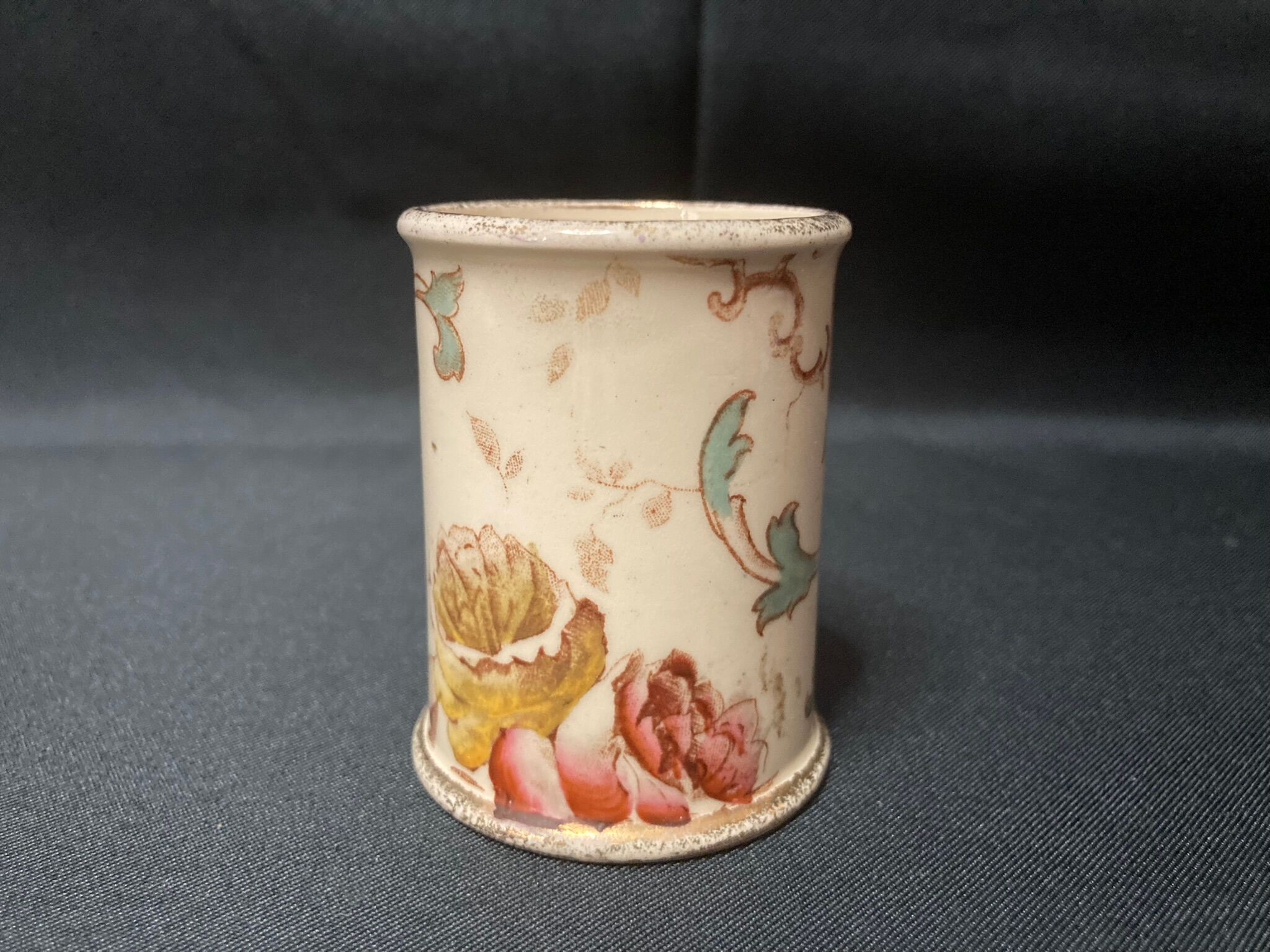 Vase rouleau faïence décor floral fin XIXème Gien