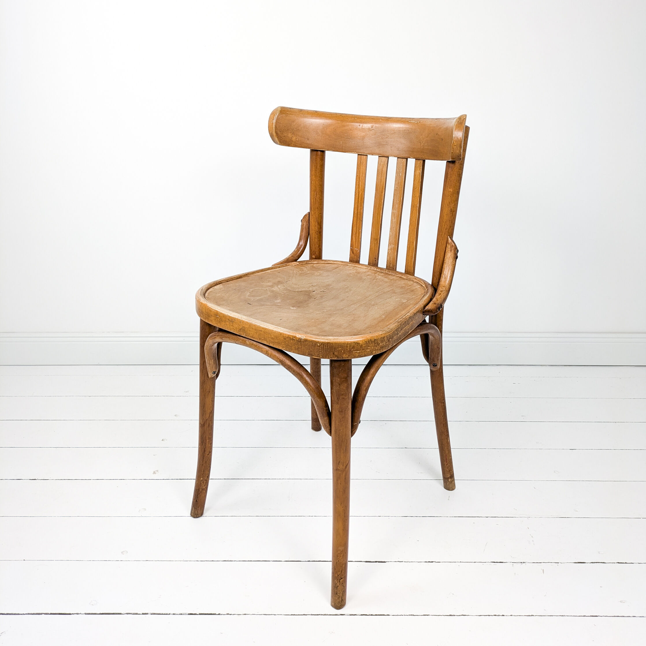 Chaise bistrot vintage en bois courbé avec dossier à barreaux