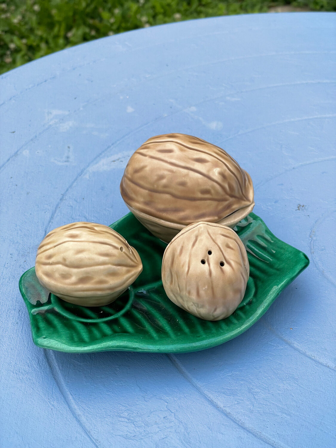 Salt, mustard pepper nut shape