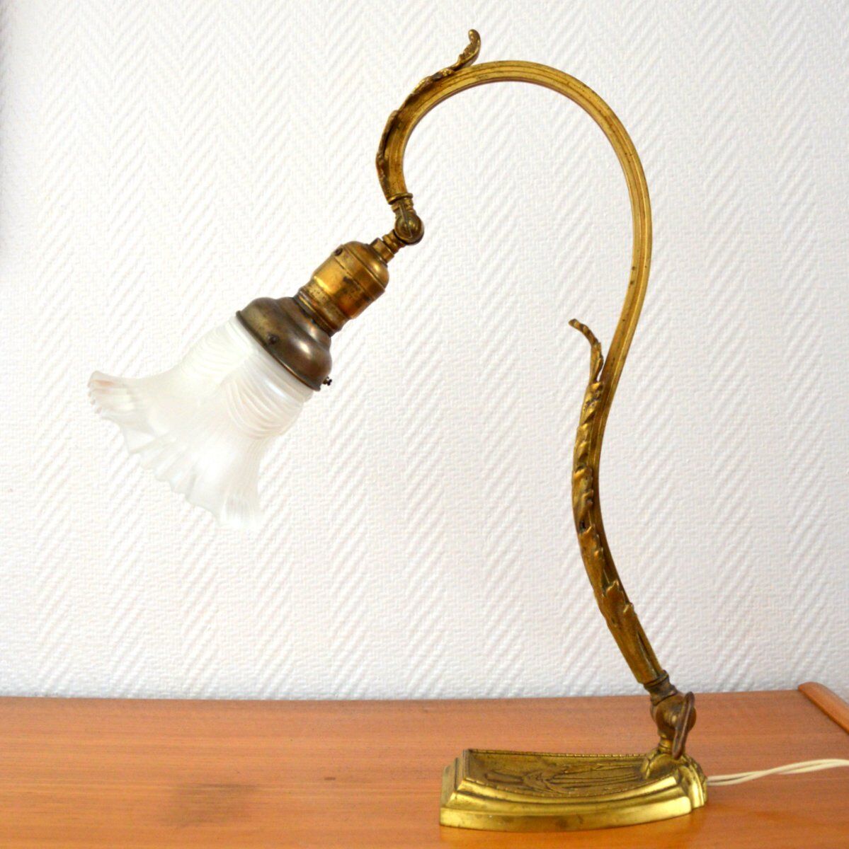 Bronze and opaline Art Nouveau lamp