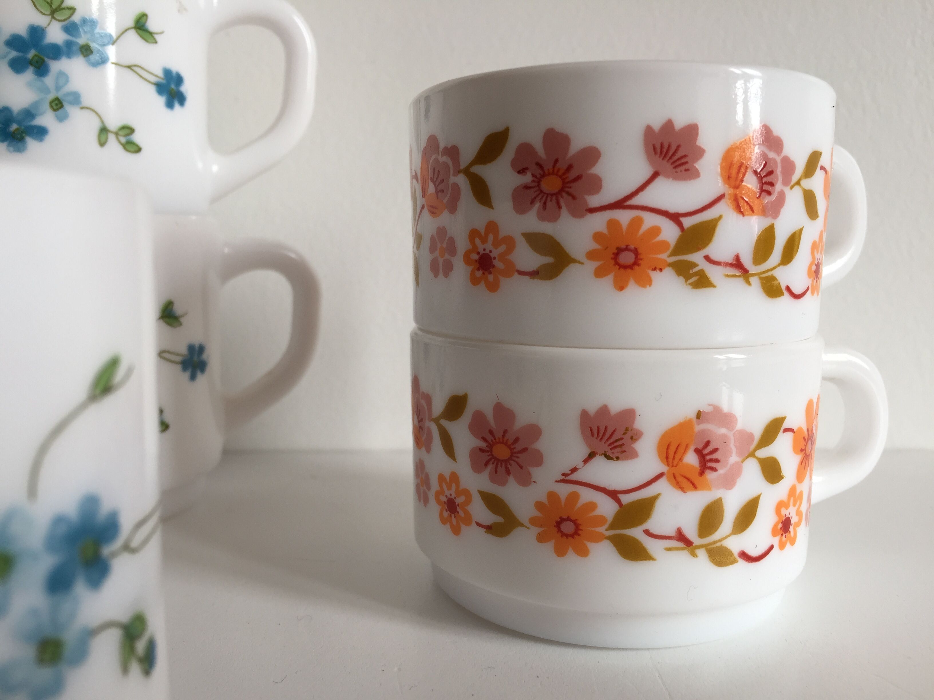 Set of 8 cups at cafe arcopal – france