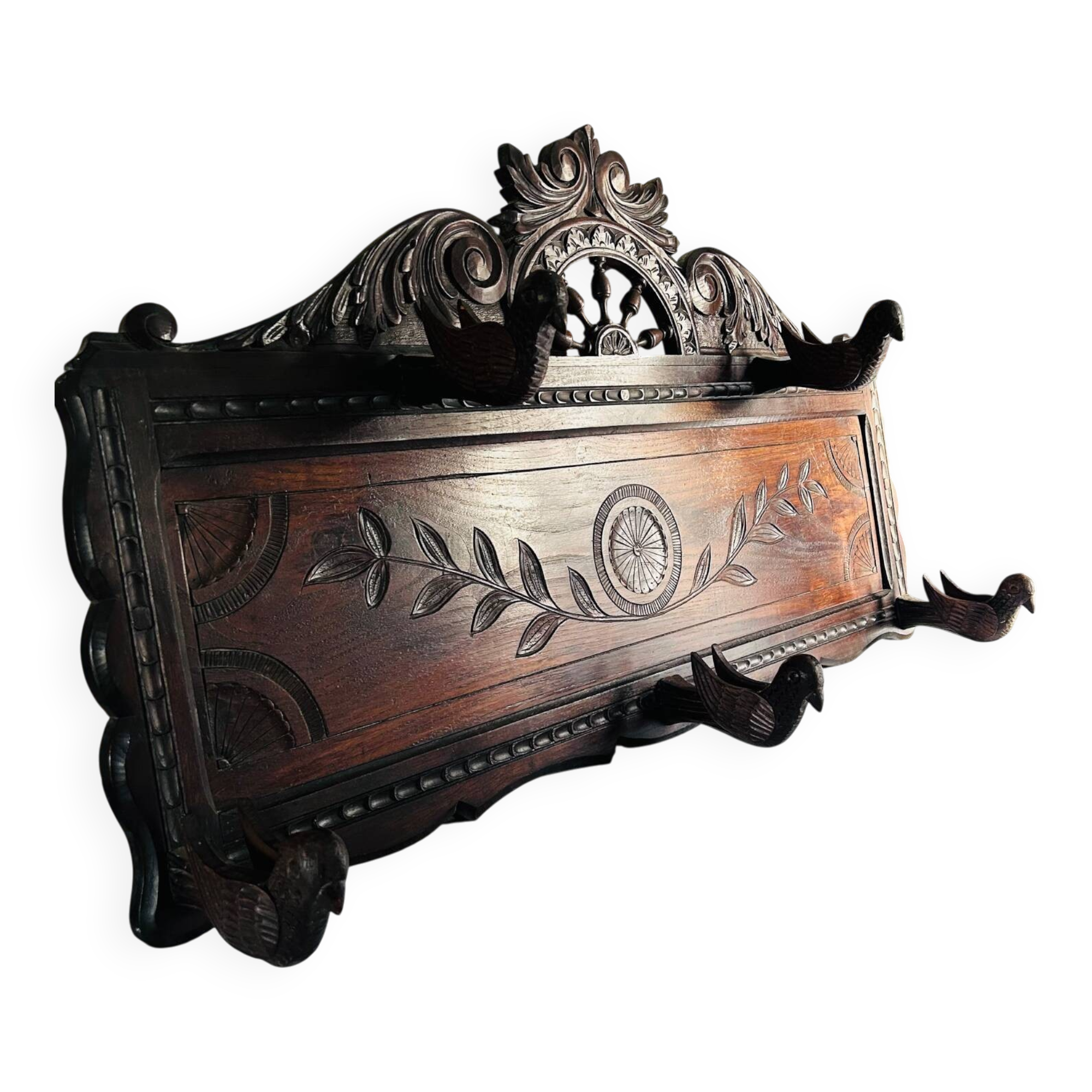 Breton panel with 5 hooks and carved birds