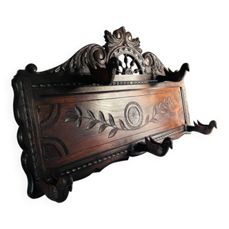 Breton panel with 5 hooks and carved birds