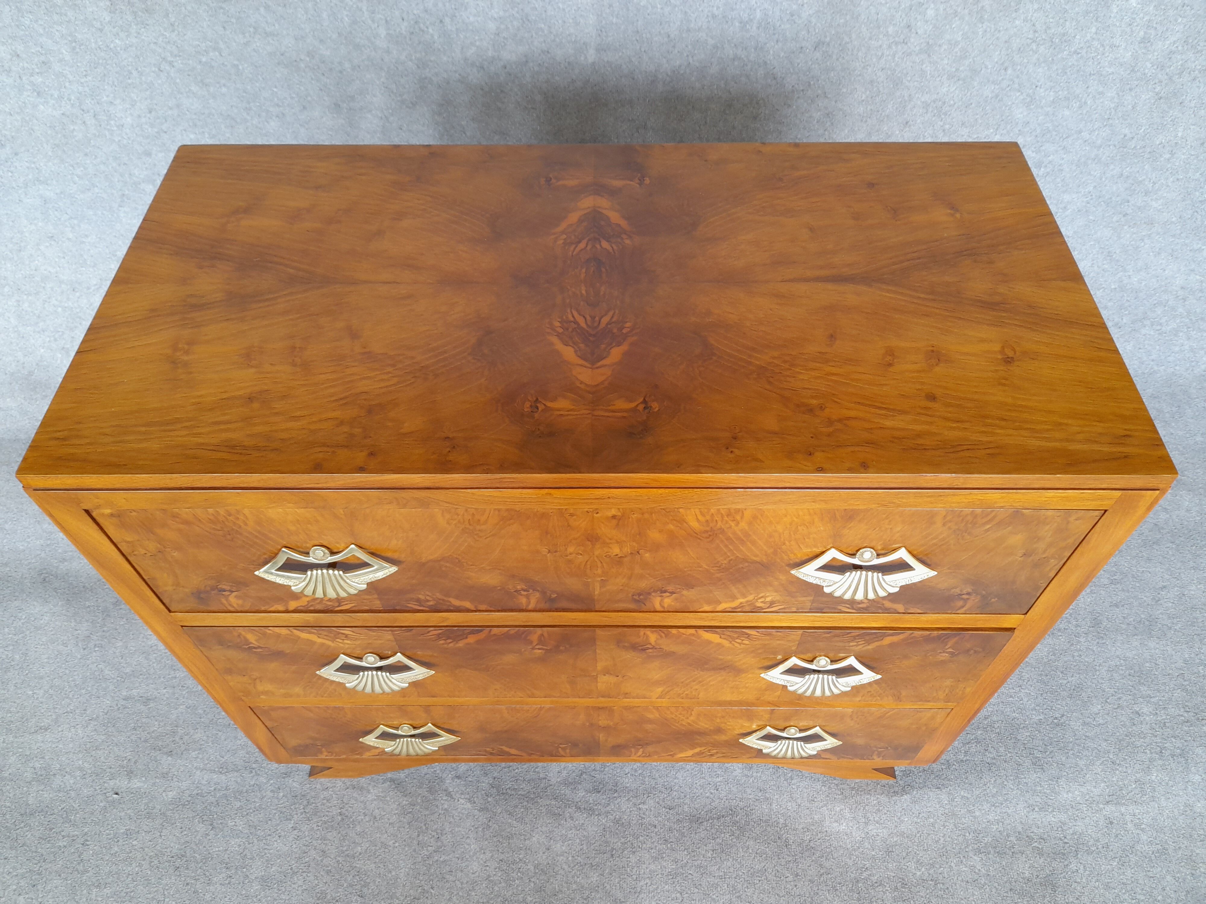 Commode en noyer