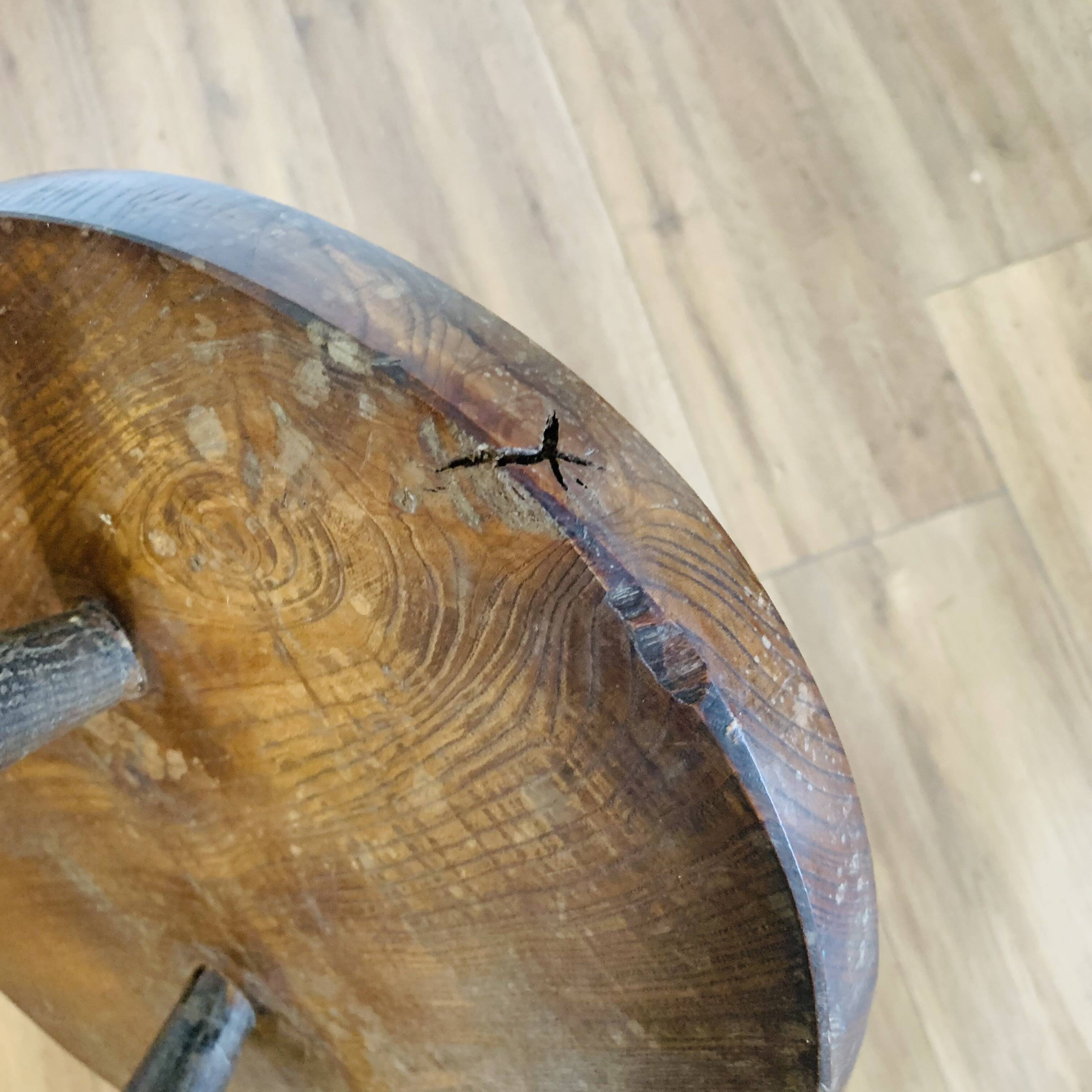 Oval side coffee table