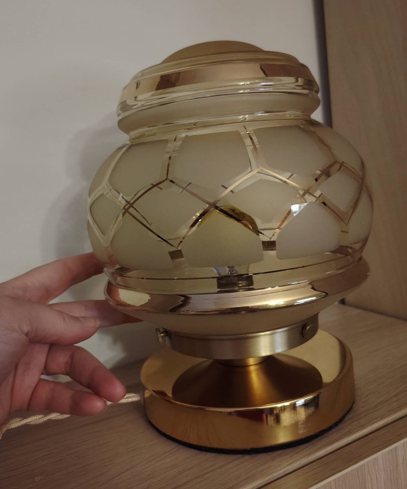 Gold table lamp in Art Deco glasswork