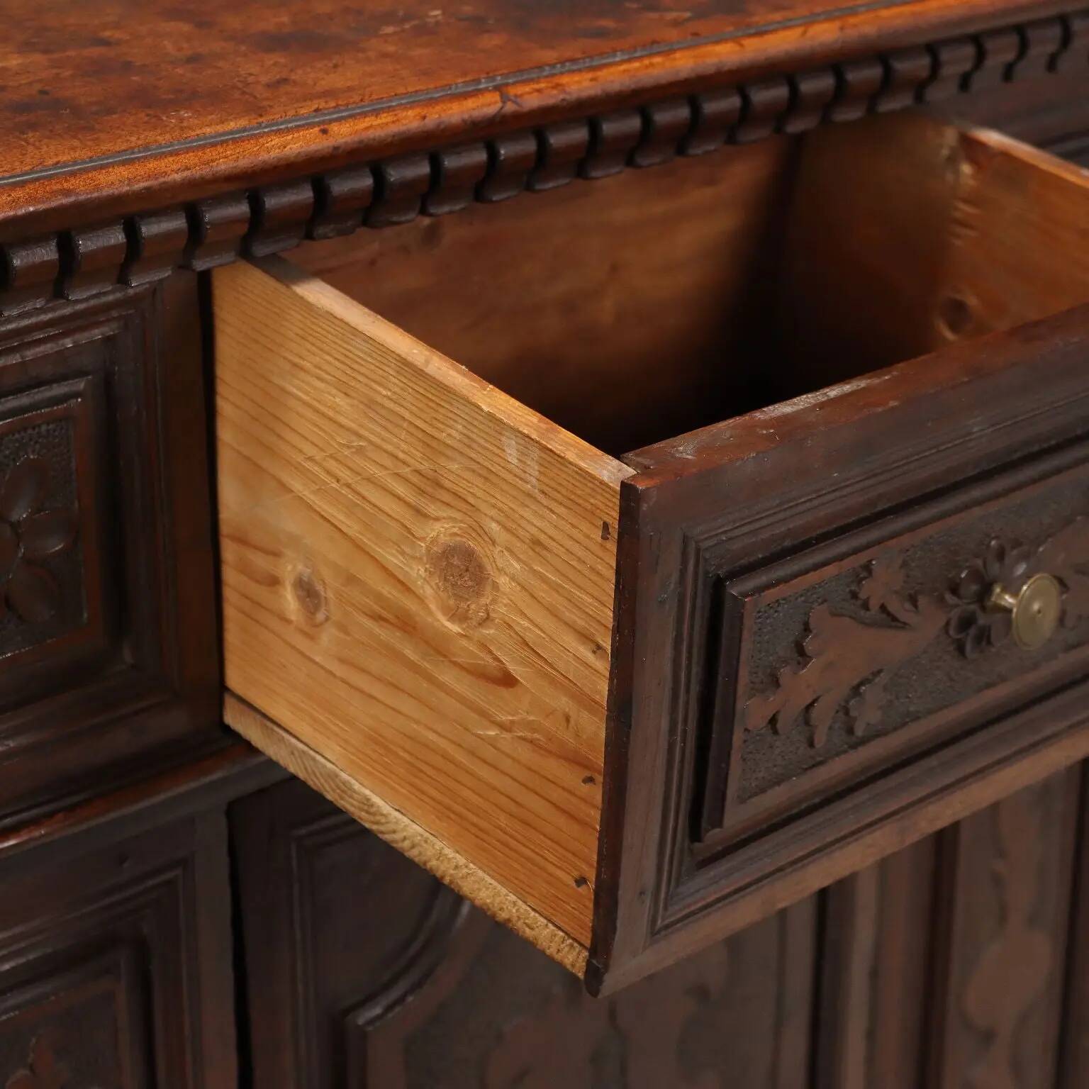 Antique baroque bedside table in walnut, Italy, early 18th century.
