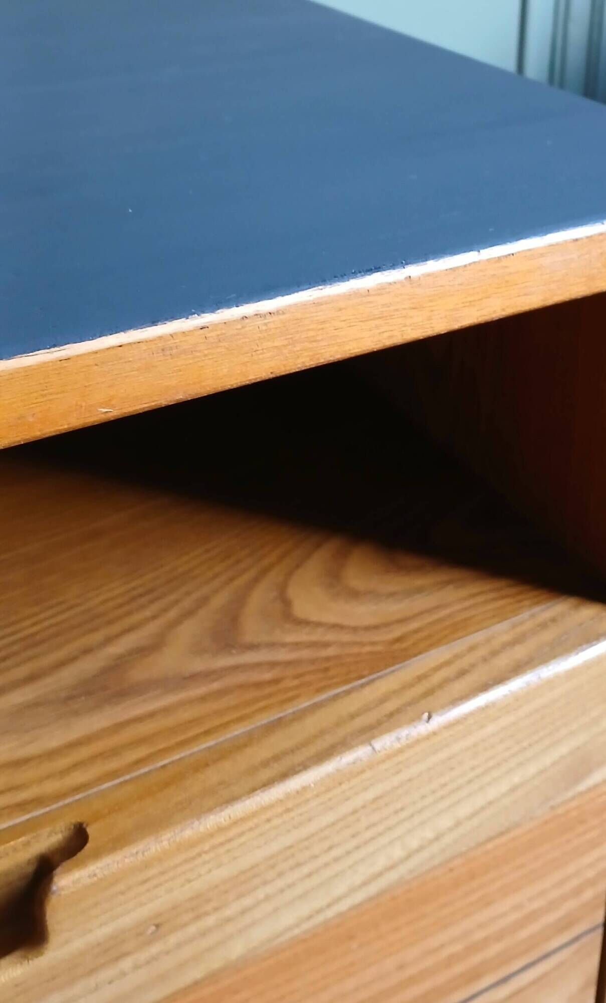Brutalist bedside table in elm & laminate simat (doubinski brothers). 80's