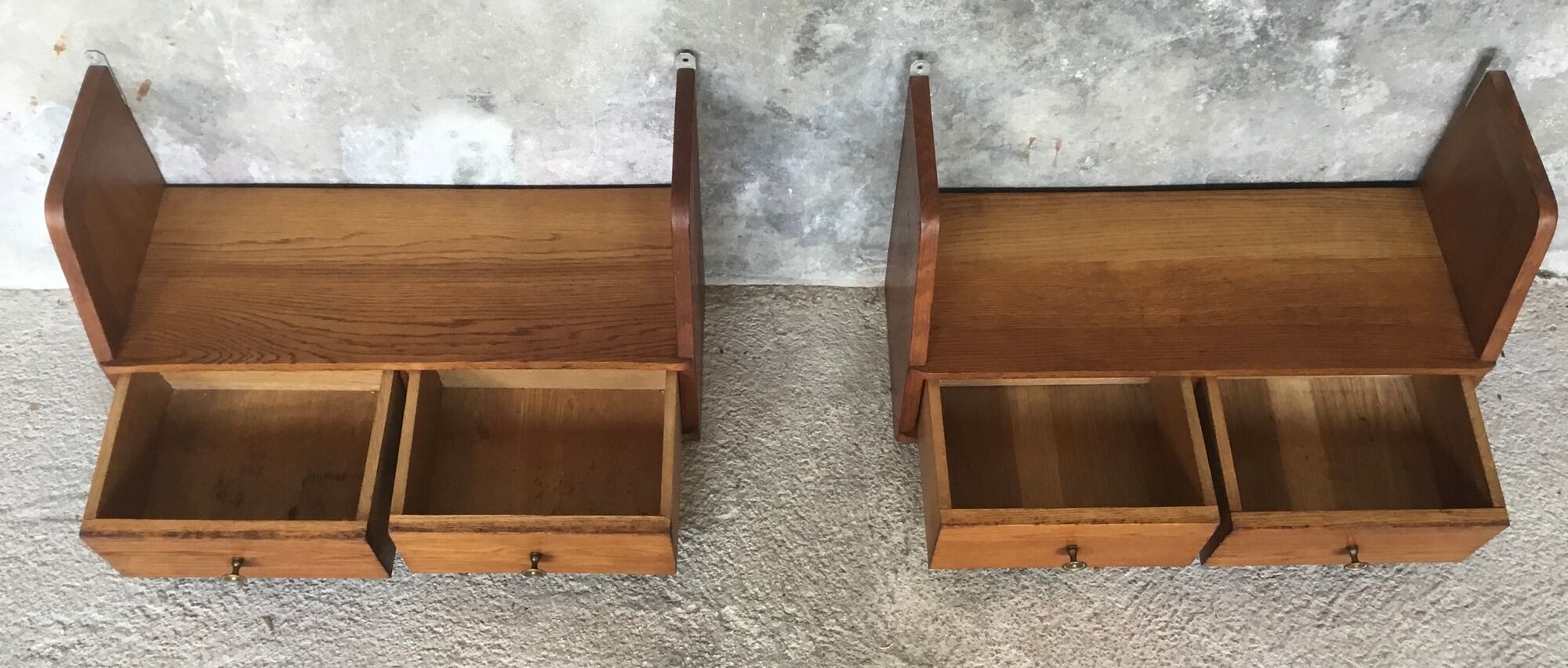 Pair of modernist fin wall shelves in solid oak - 1950