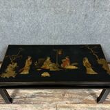 Table basse chinoise en laque noire et décors en nacre colorée