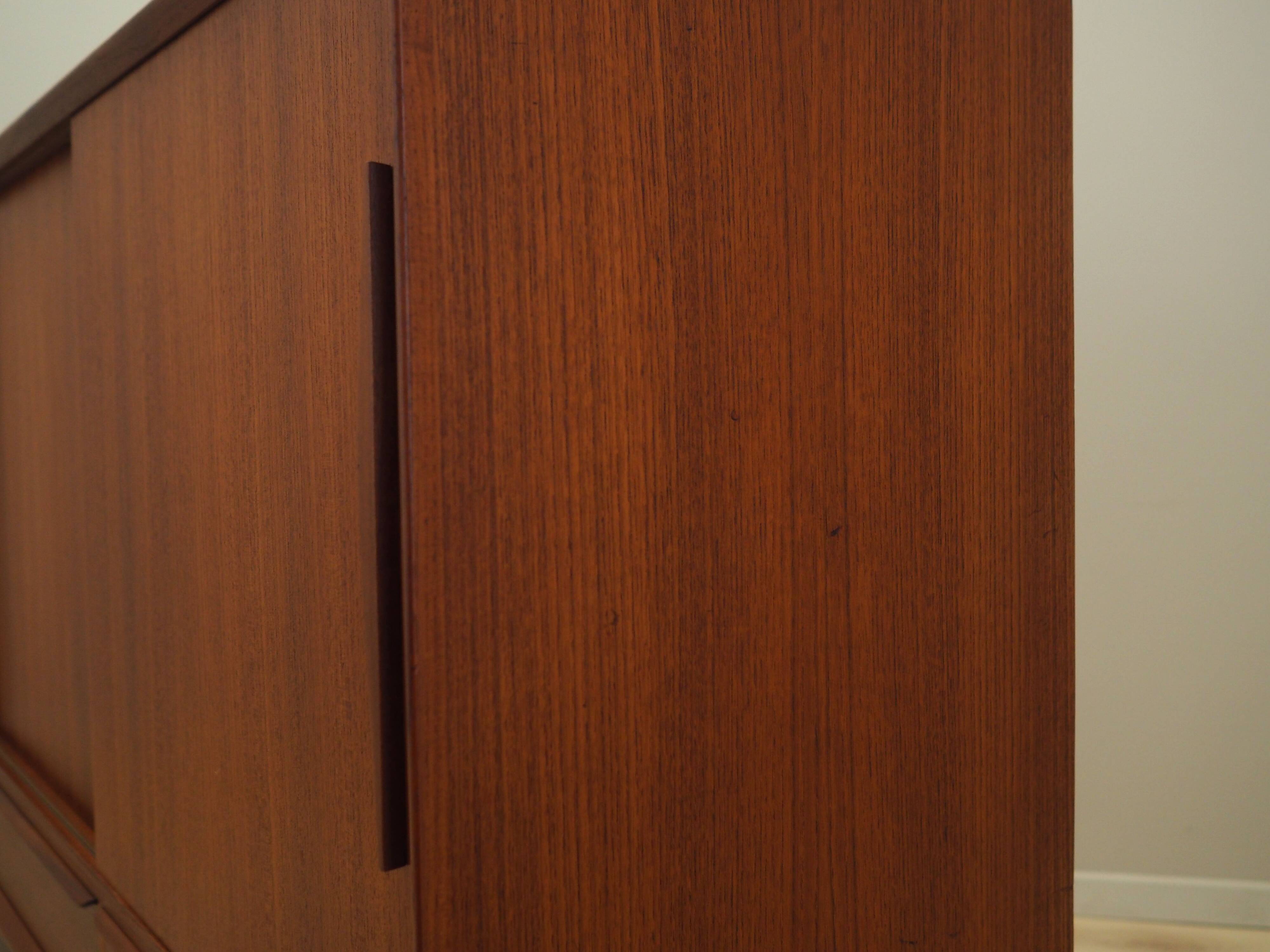 Buffet haut en teck, design danois, années 1960, production : Danemark