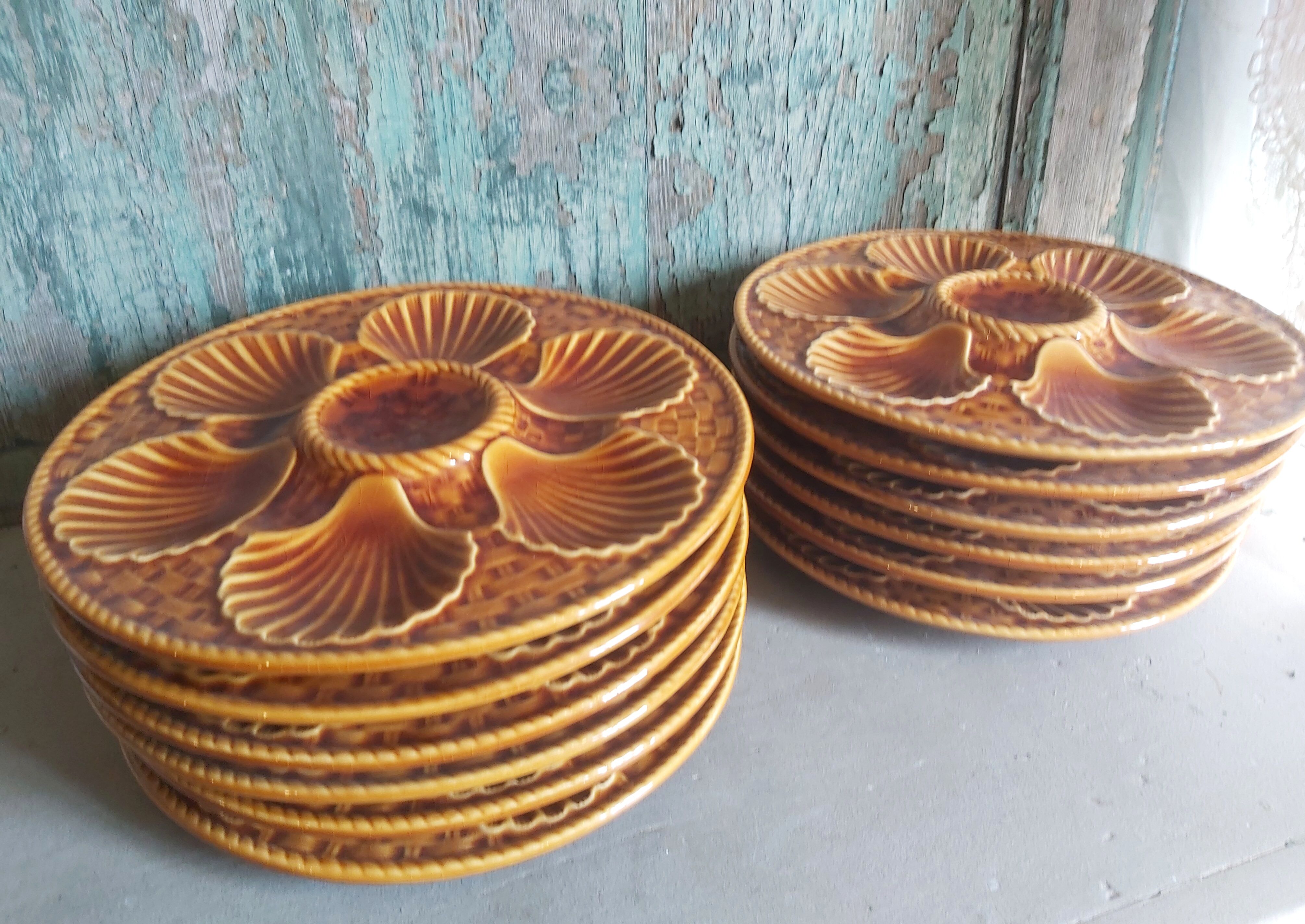 Vintage french oyster plate in majolica from Longchamp