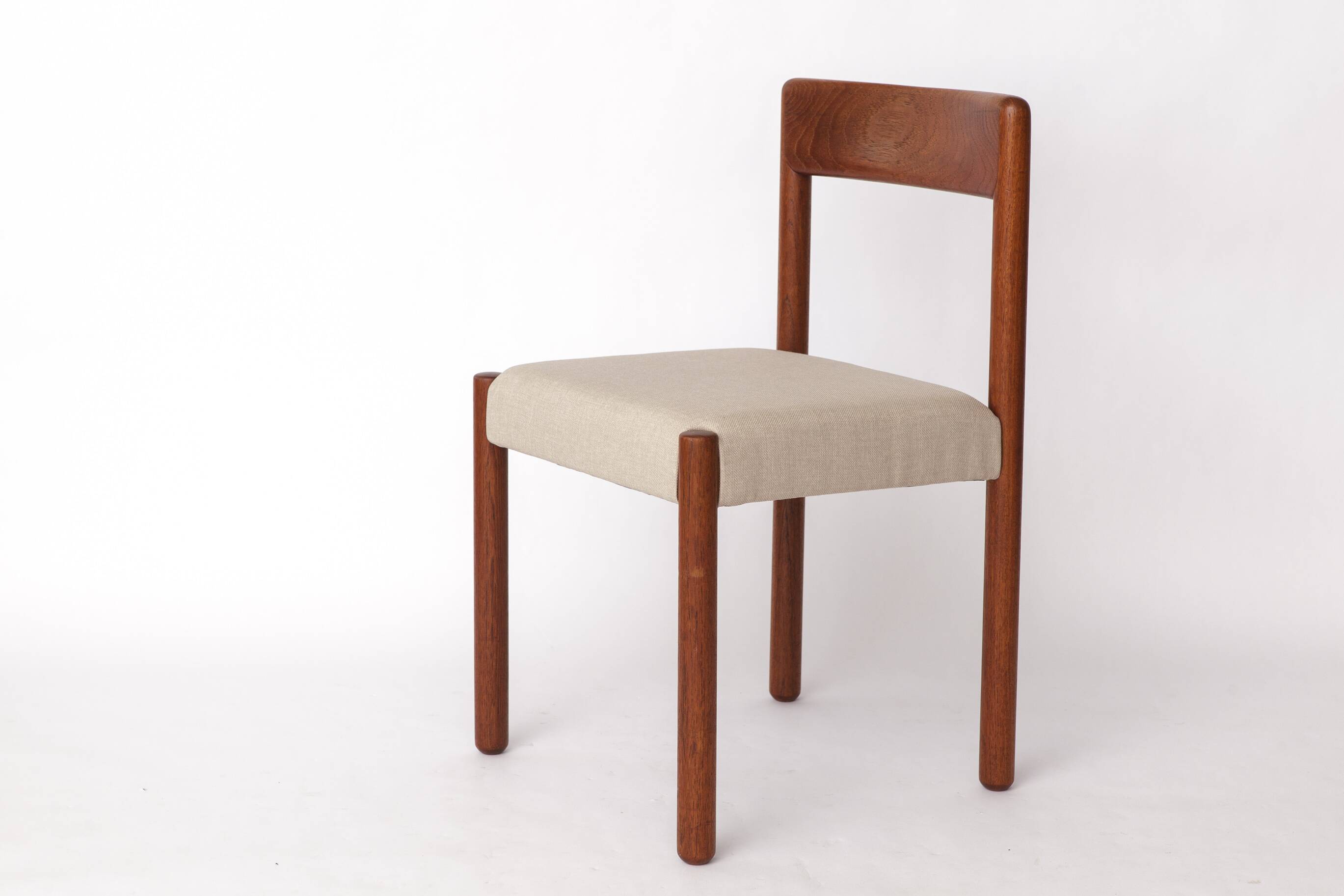1 of 4 Mid-Century Oak Dining Chair – 1960s Vintage, Light Grey Upholstery