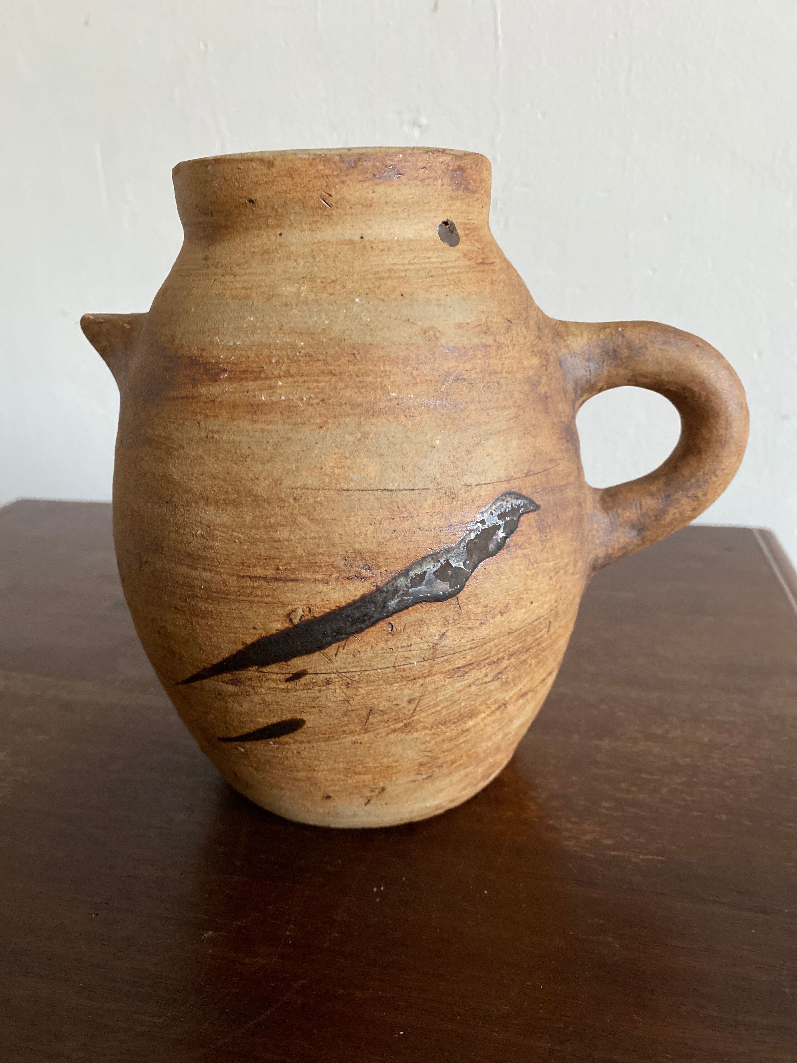 Sandstone pitcher Pottery of the Columbiar