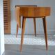 Bureau moderniste à pieds compas