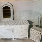 Ensemble chambre rotin blanc : commode, miroir, lit, panier