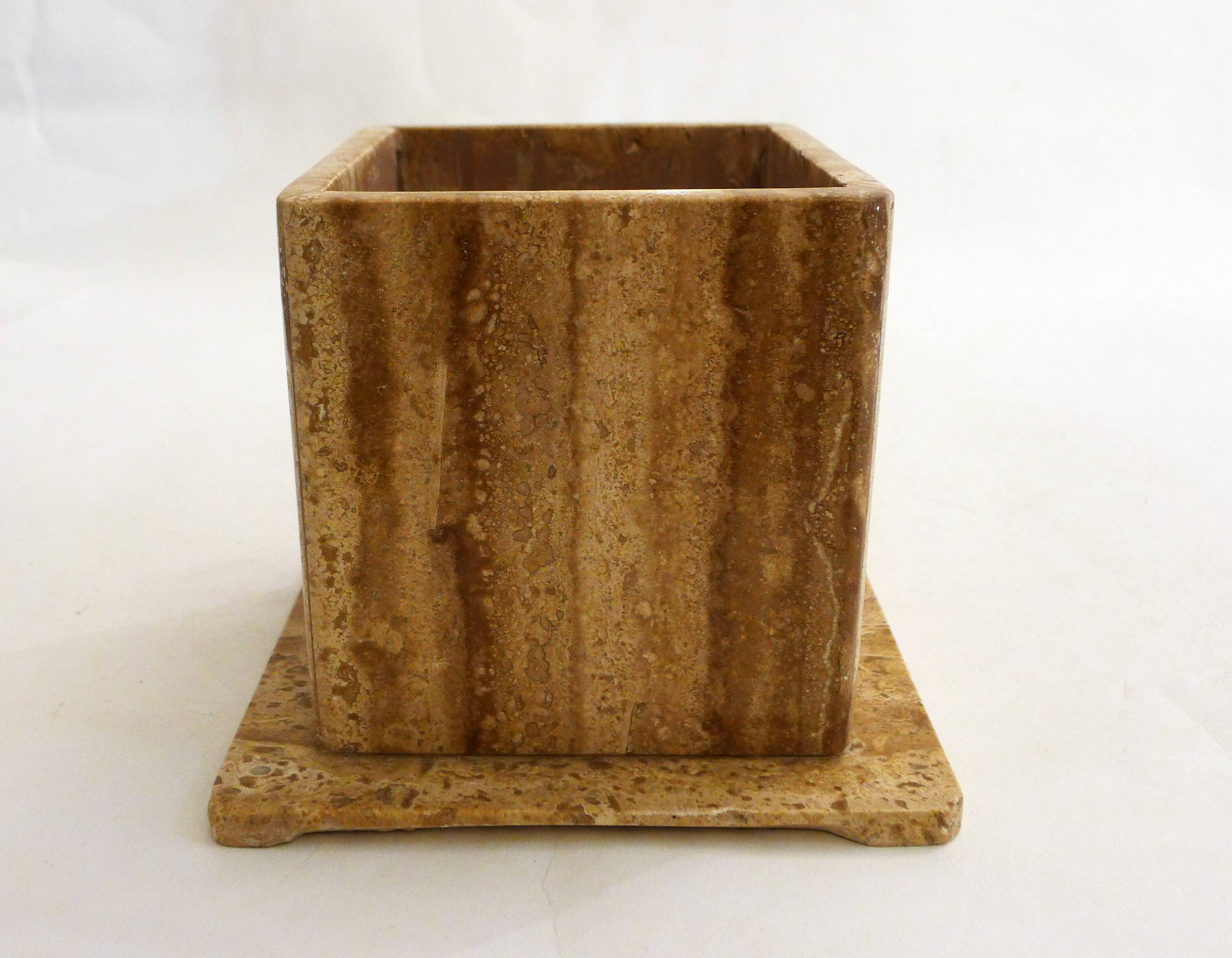 Cache-pot carré en travertin