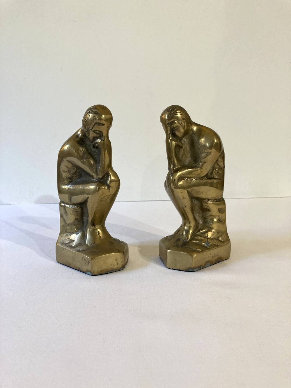 Paire de serre-livres en laiton d'après "Le penseur" de Rodin, vers 1960