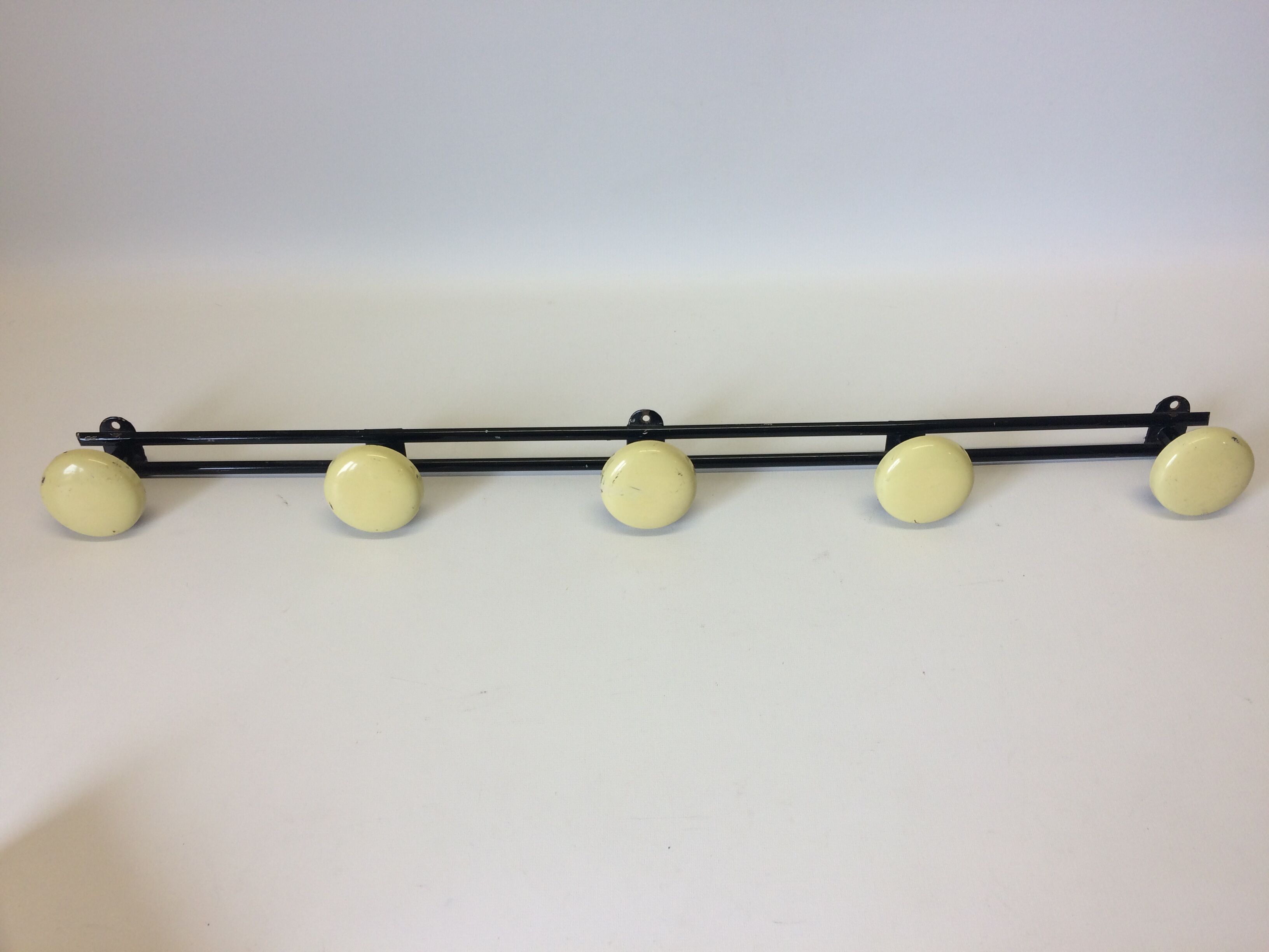 Vintage peg 5 metal hooks