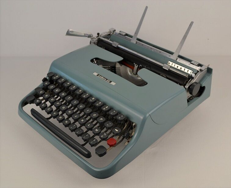 Machine à écrire Olivetti Lettera 22 - vintage 1950