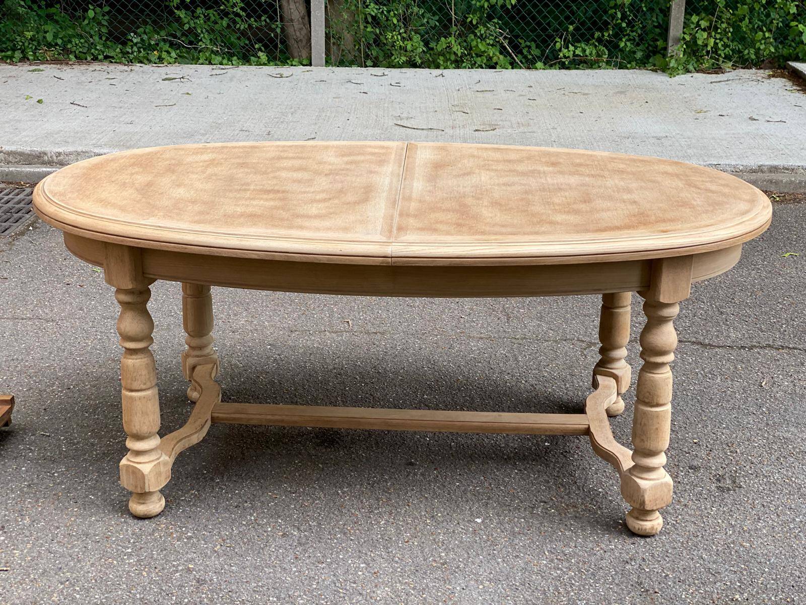 Table à manger de ferme ronde ovale extensible rénovée en bois brut 260cm