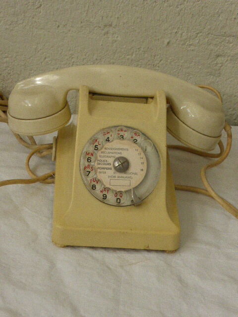 Bakelite vintage phone